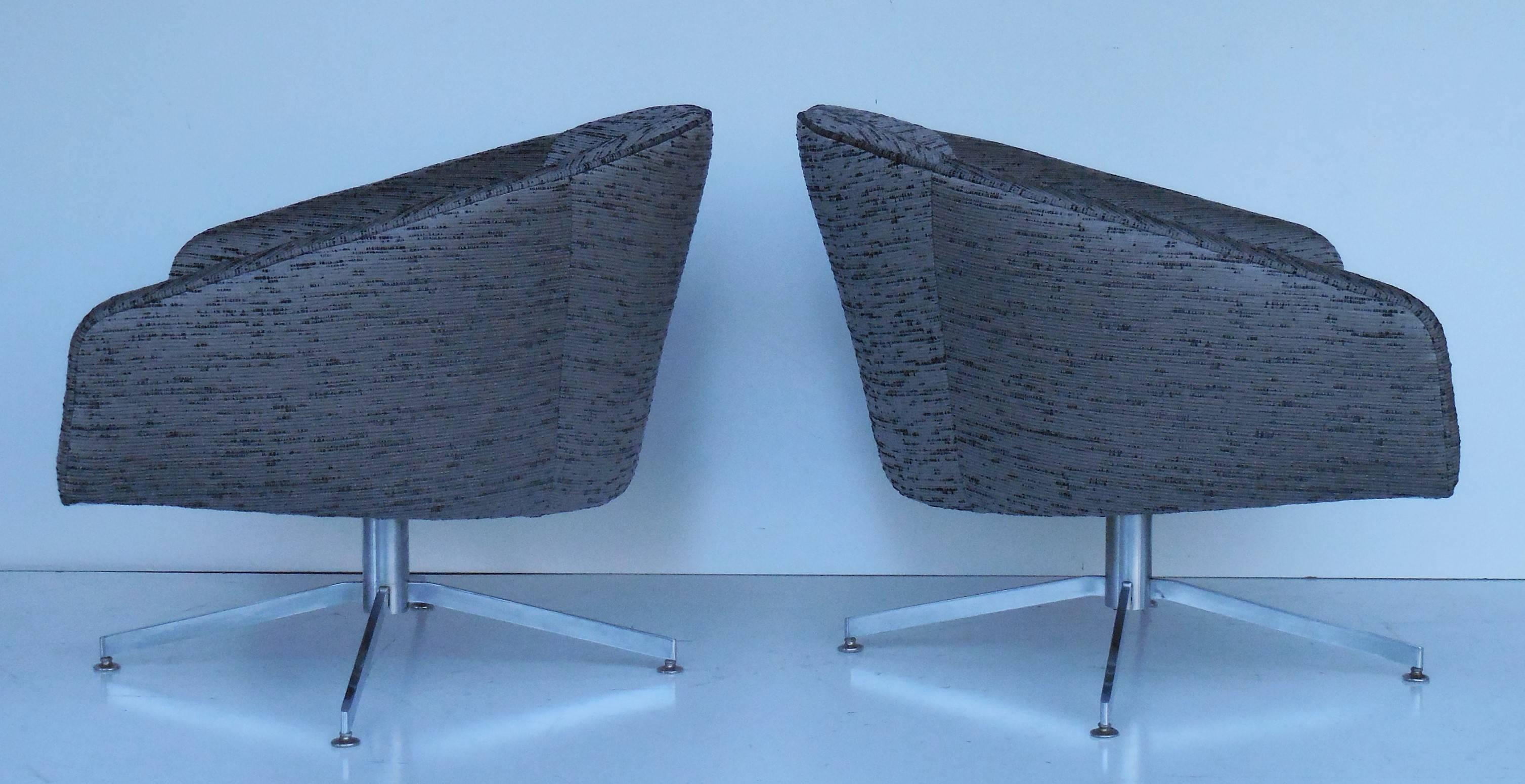 Pair of Charcoal Swivel Chairs by Milo Baughman In Excellent Condition In Miami, FL