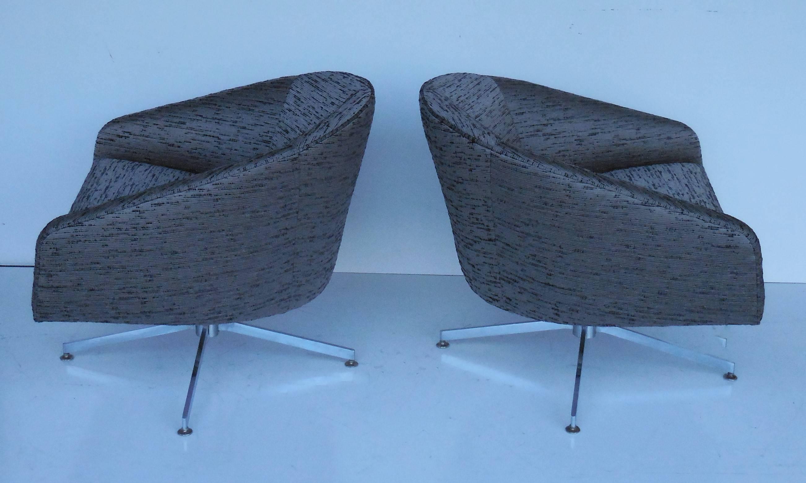 Mid-20th Century Pair of Charcoal Swivel Chairs by Milo Baughman