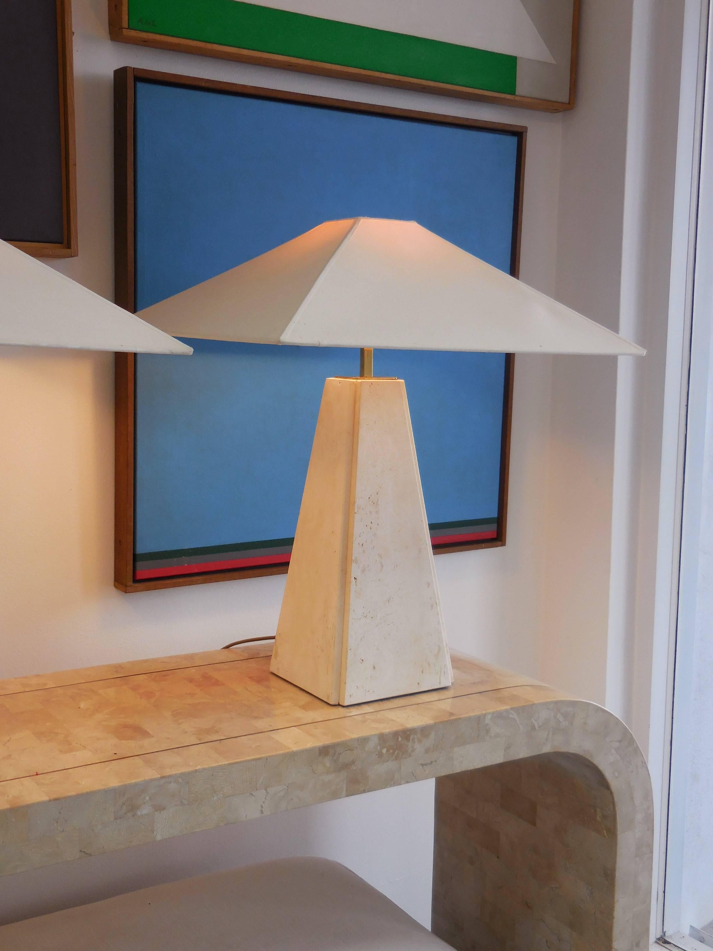 Pair of Italian Travertine Marble Obelisk Lamps In Excellent Condition In Miami, FL