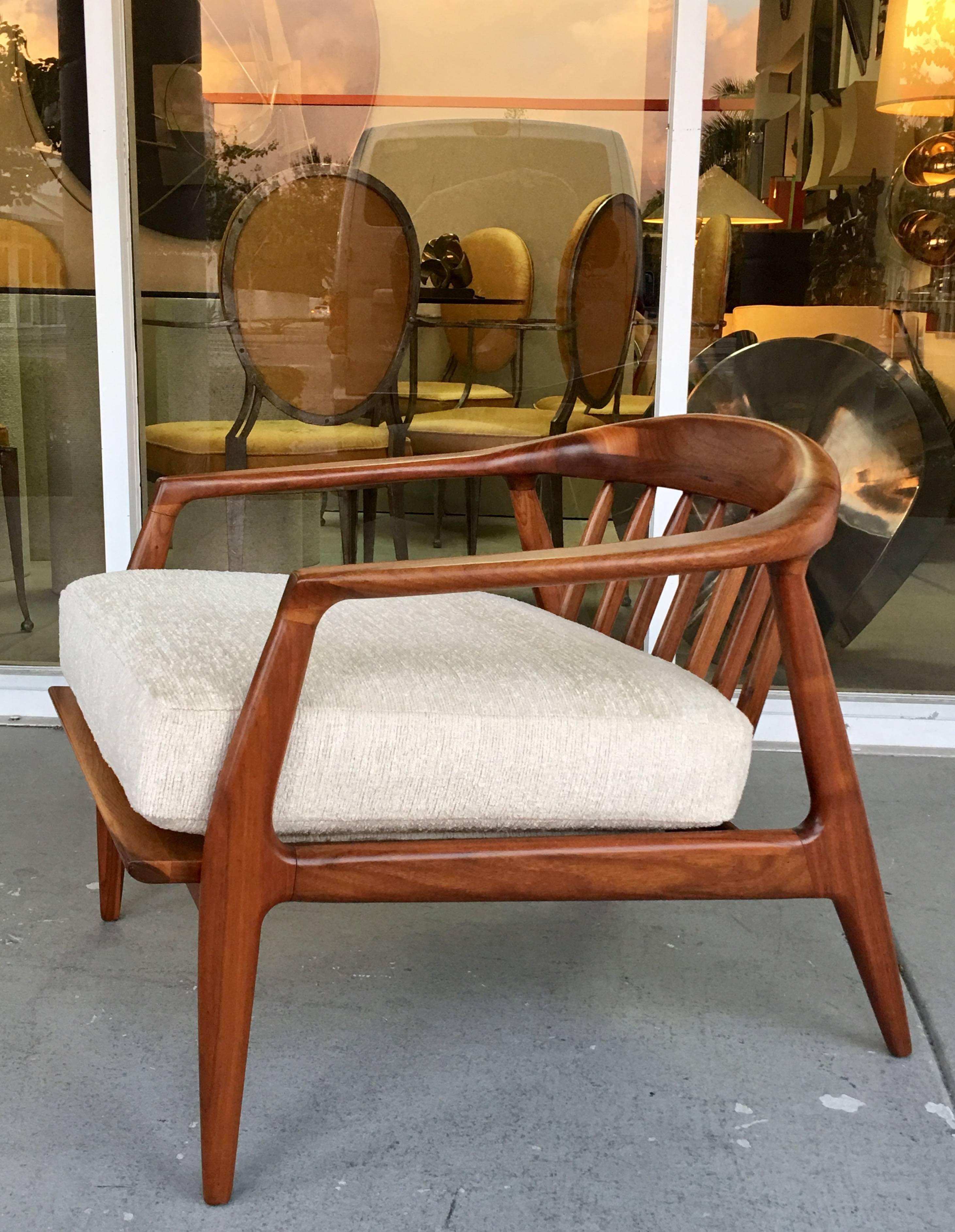 Pair of Mid-Century Walnut Chairs by Milo Baughman 2