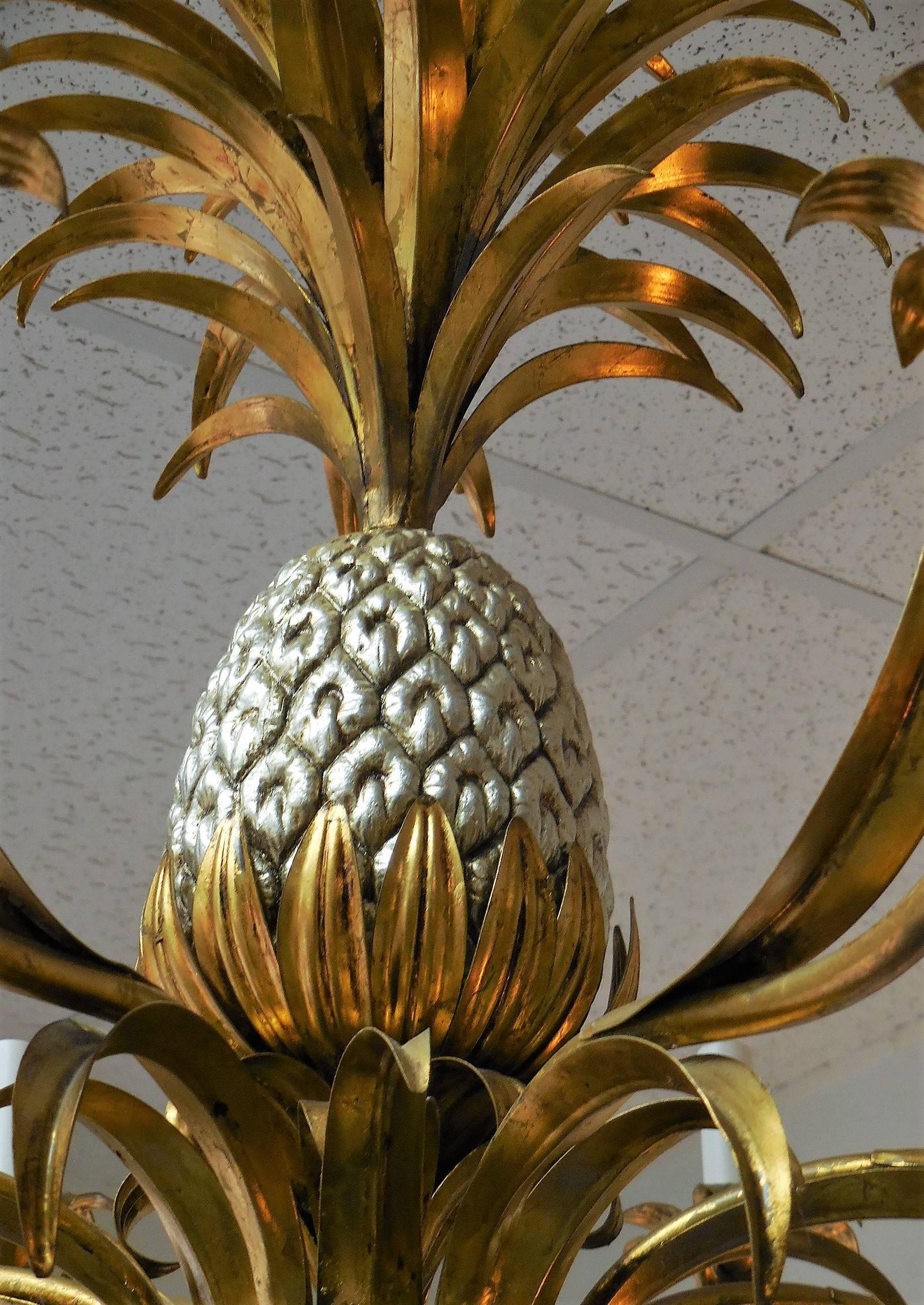 Large Gilt Italian Pineapple Chandelier In Excellent Condition In Miami, FL