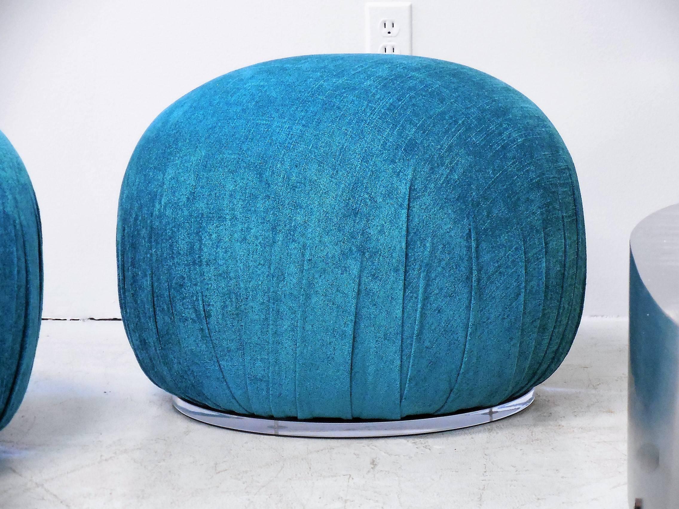 Pair of Turquoise Pouf Ottomans with Lucite Bases, 1980s In Excellent Condition In Miami, FL