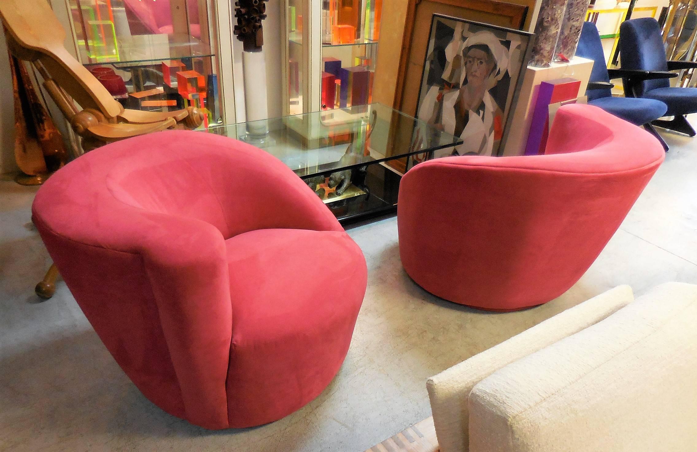 American Vladimir Kagan Pair of Nautilus Swivel Chairs