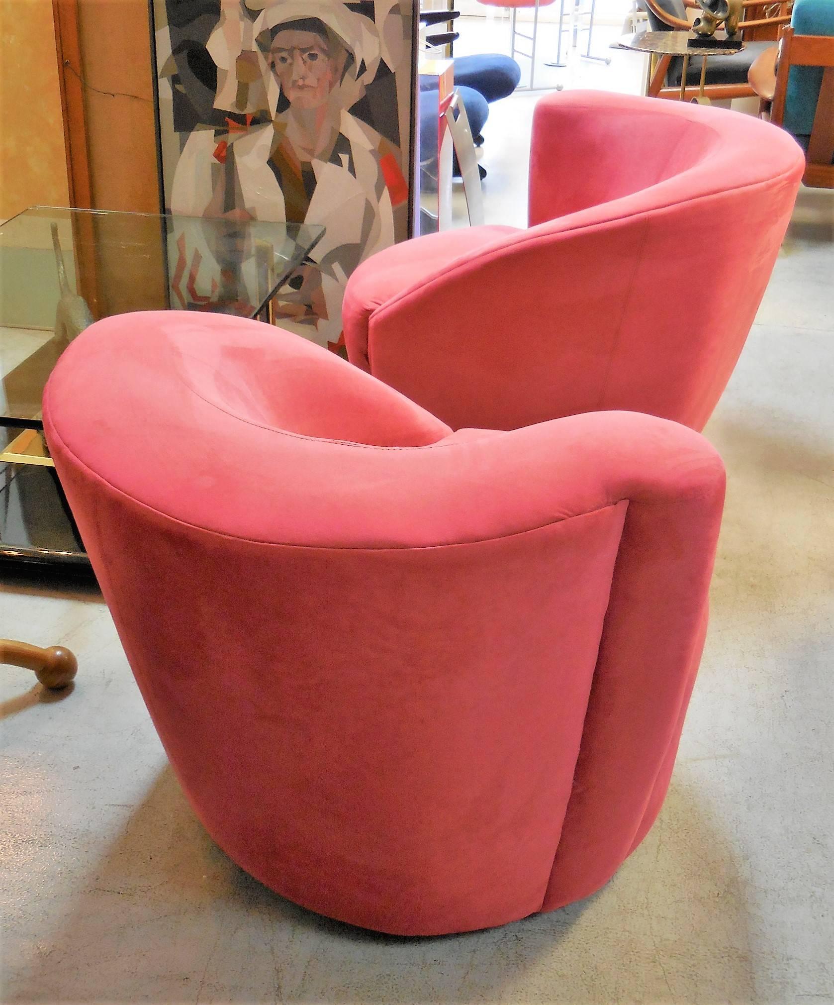 Vladimir Kagan Pair of Nautilus Swivel Chairs In Excellent Condition In Miami, FL