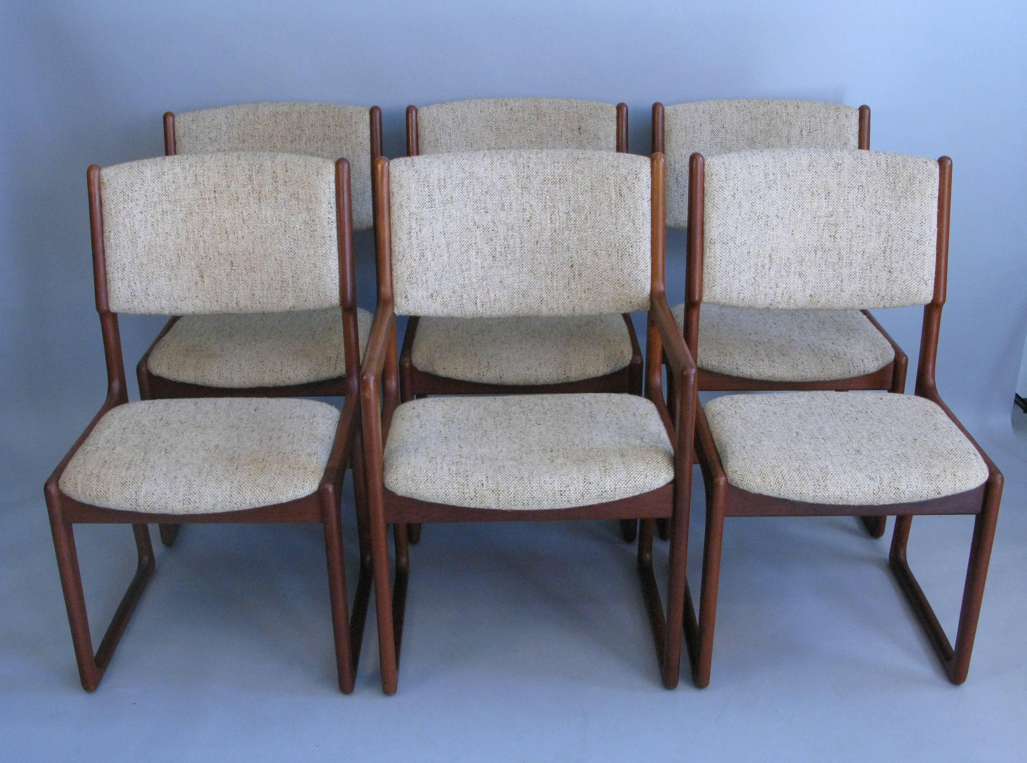 A great set of six teak Danish design dining chairs by Benny Linden Design from the 1960s. The chair have very nice lines and solid joined construction. They are in their original fabric which is in very good condition. The chairs consist of five