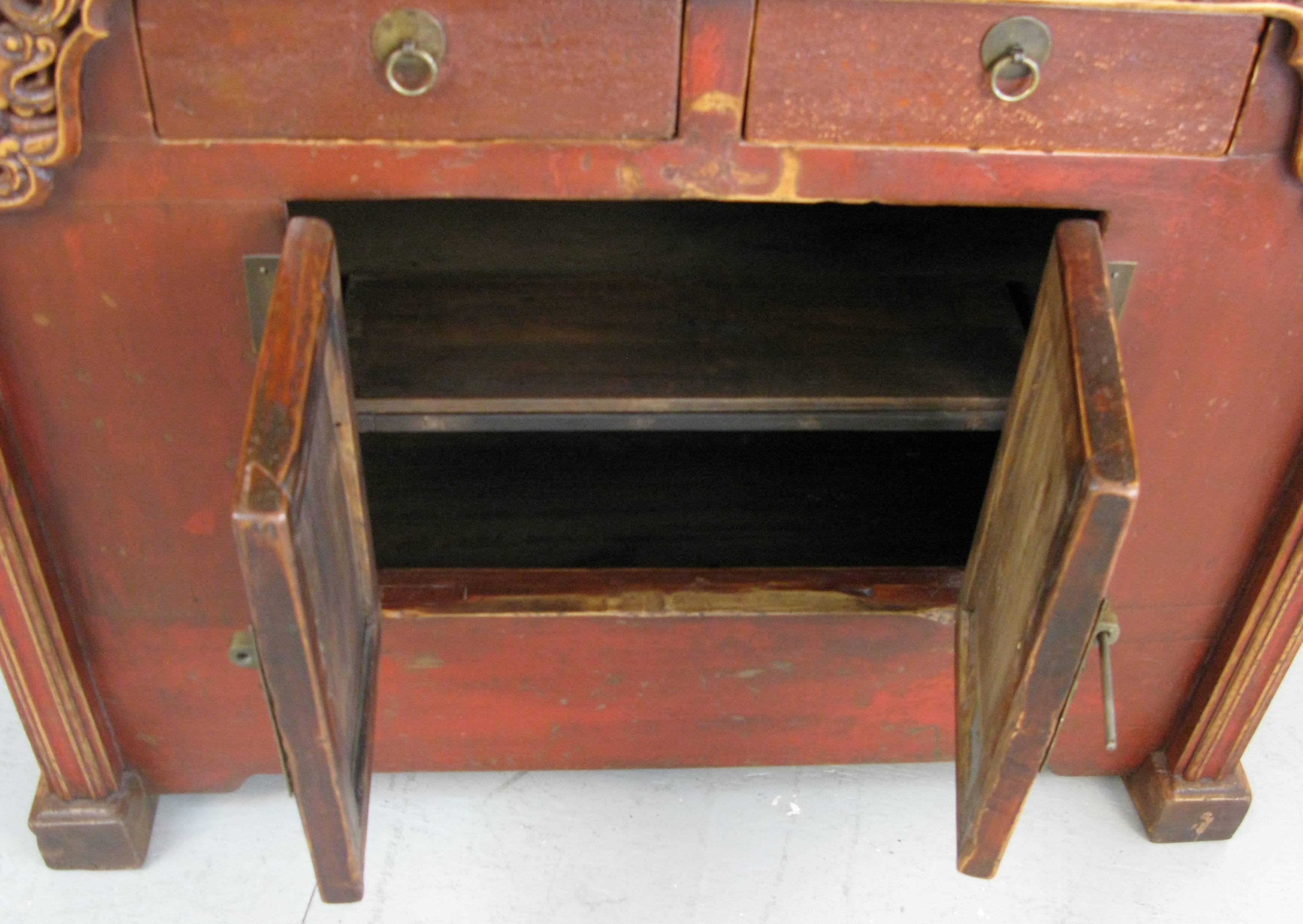 1900-1910 Chinese Long Cabinet or Sideboard In Good Condition In Hudson, NY