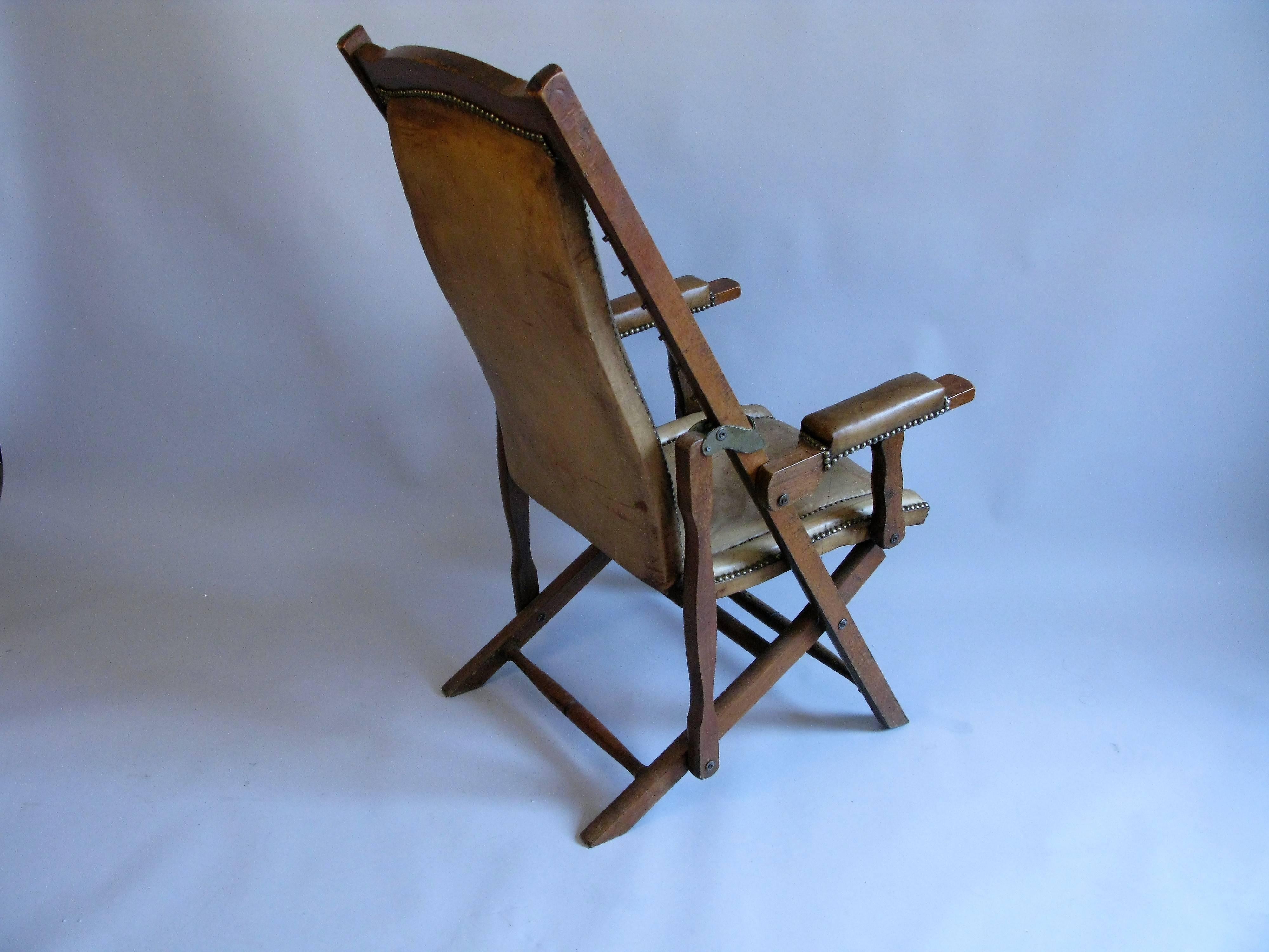 1940s Campaign Style Adjustable Leather and Walnut Armchair In Good Condition For Sale In Hudson, NY