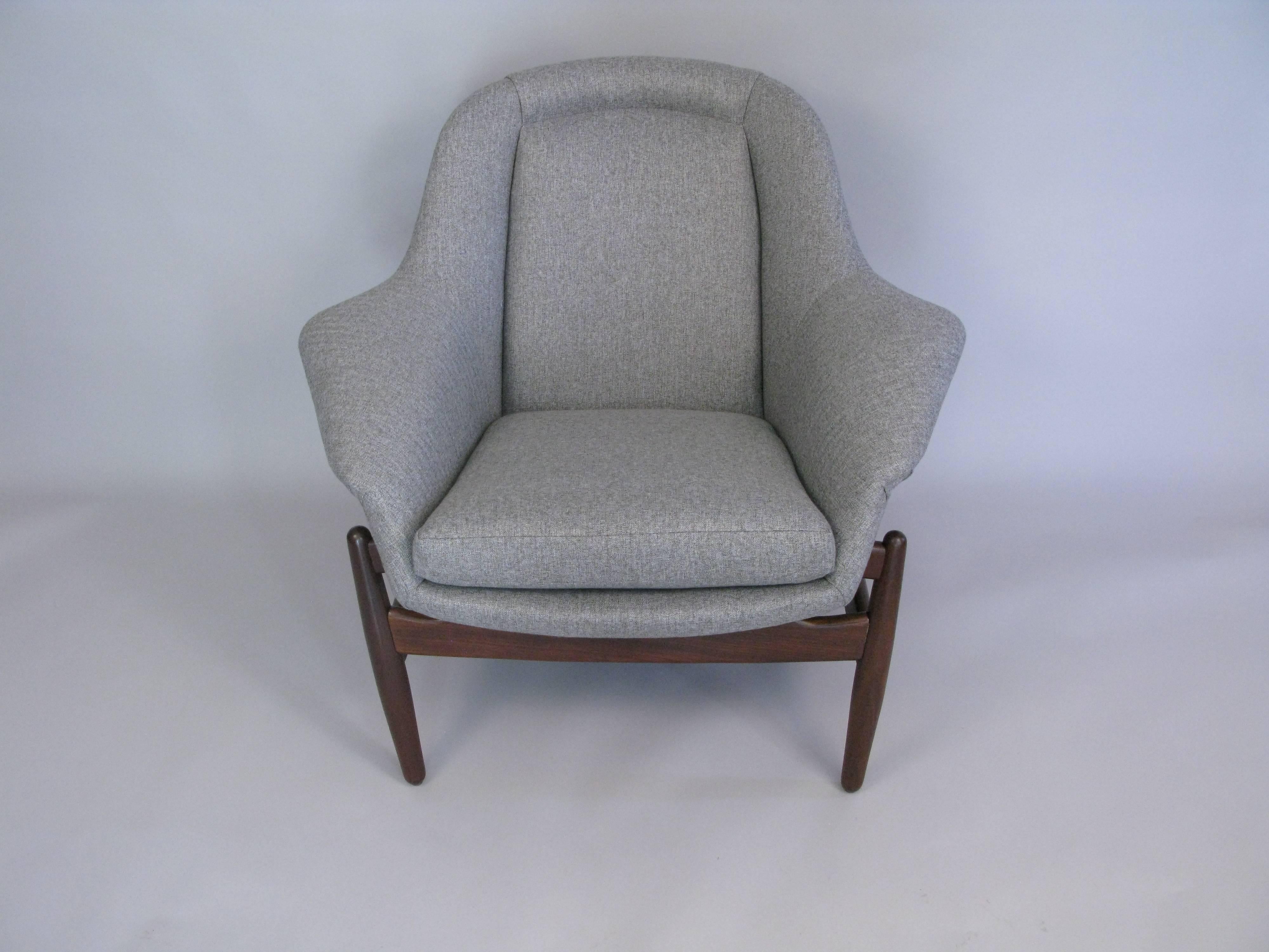 Pair of Midcentury George Tanier Selection Danish Lounge Chairs 1