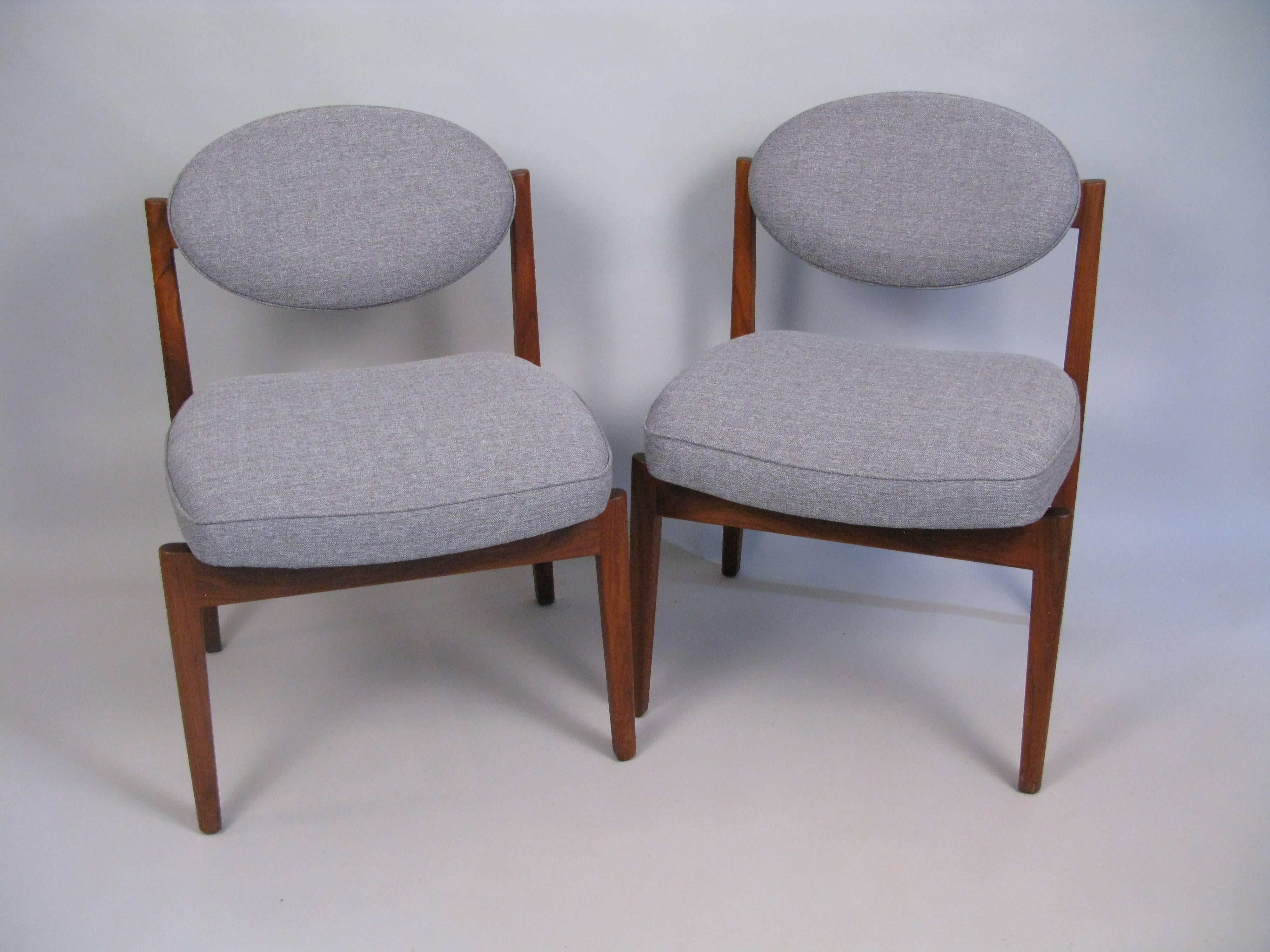 Elegant pair of 1960s teak Jens Risom armless upholstered chairs. Large deep seats and oval backs. The chairs have new upholstery and the teak finish has been polished. Sturdy weight. Risom Label is underside.