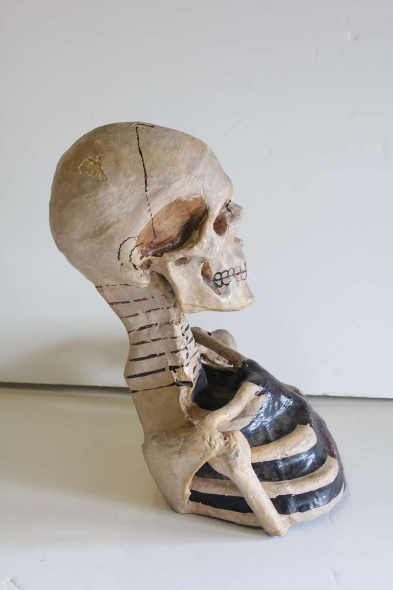 giant skeleton bust