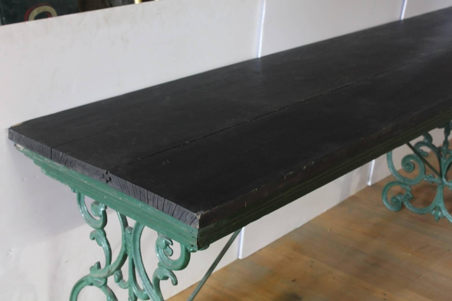 Long Antique American Department Store Display Table In Good Condition In Chicago, IL