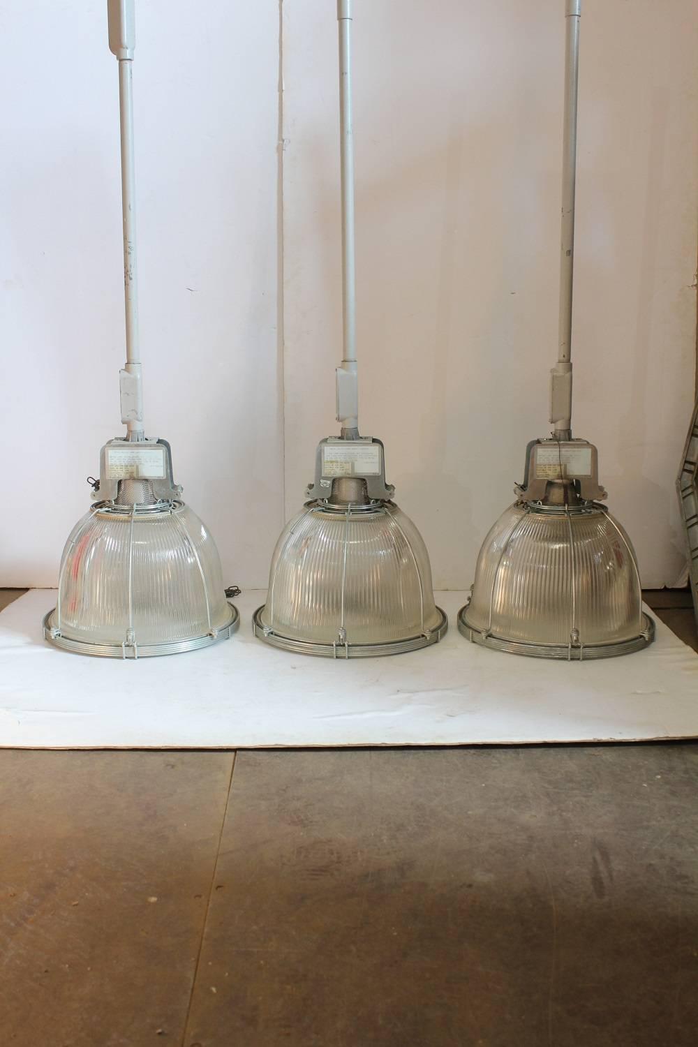 Vintage gymnasium holophane pendant light, 40 available. Height could be adjustable. Please contact us for more information. Rewired and in working condition.