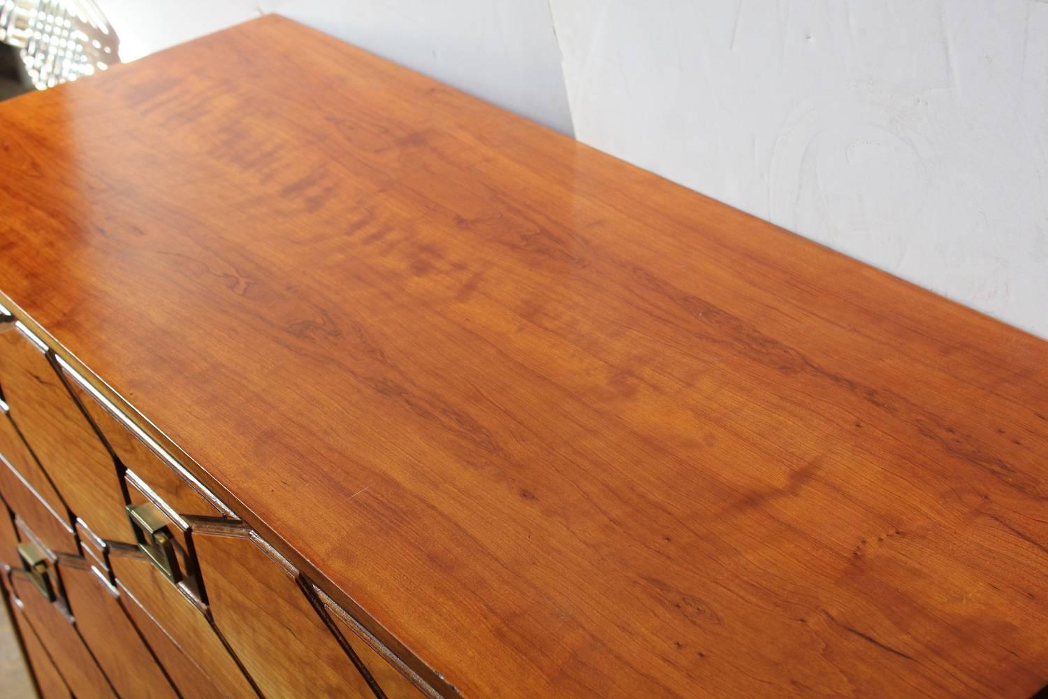 Mid-Century Modern Stylish Mid-Century Dorothy Draper Viennese Collection Dresser For Sale