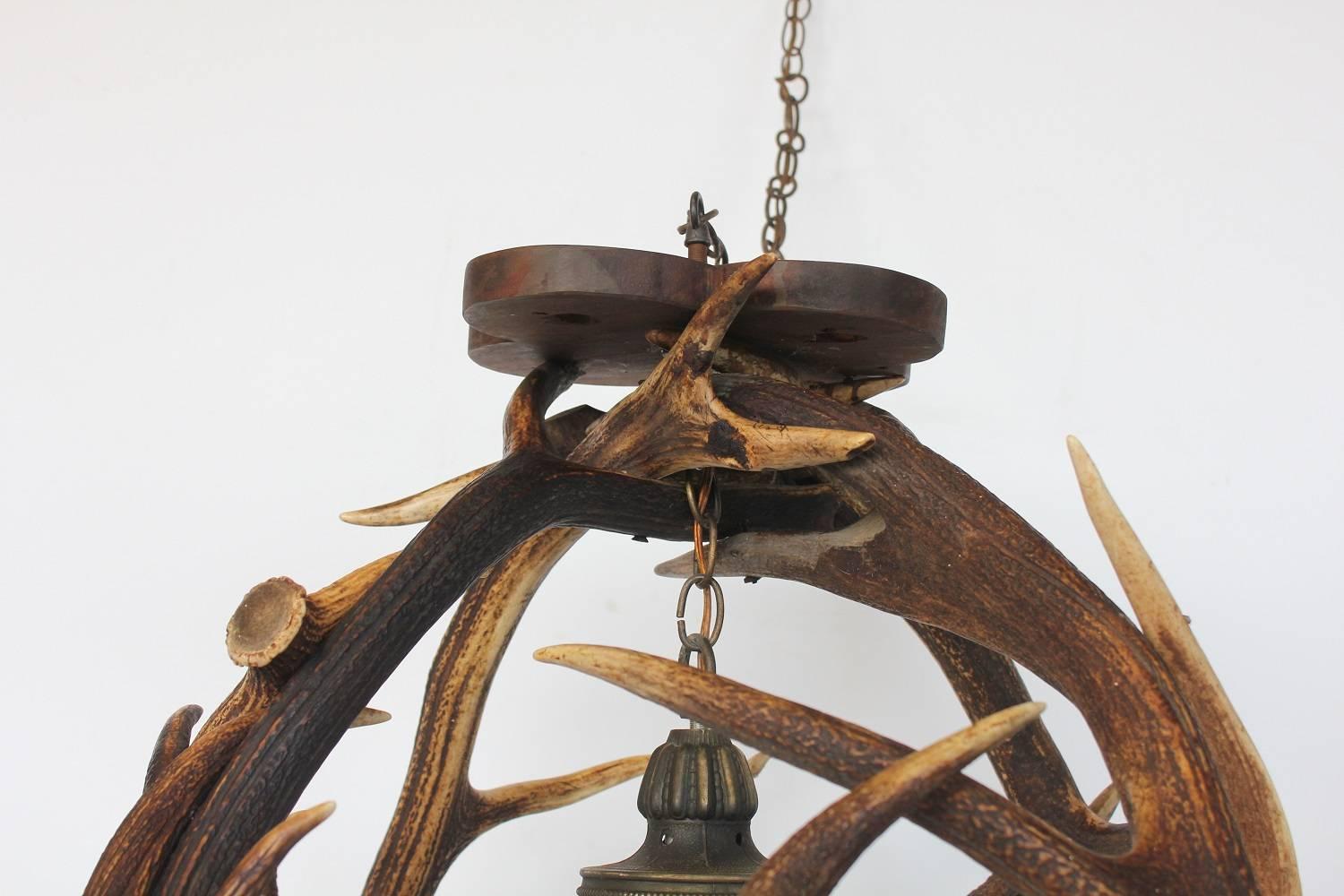 Early 20th century Stag's horn chandelier. H of horn chandelier 24.5