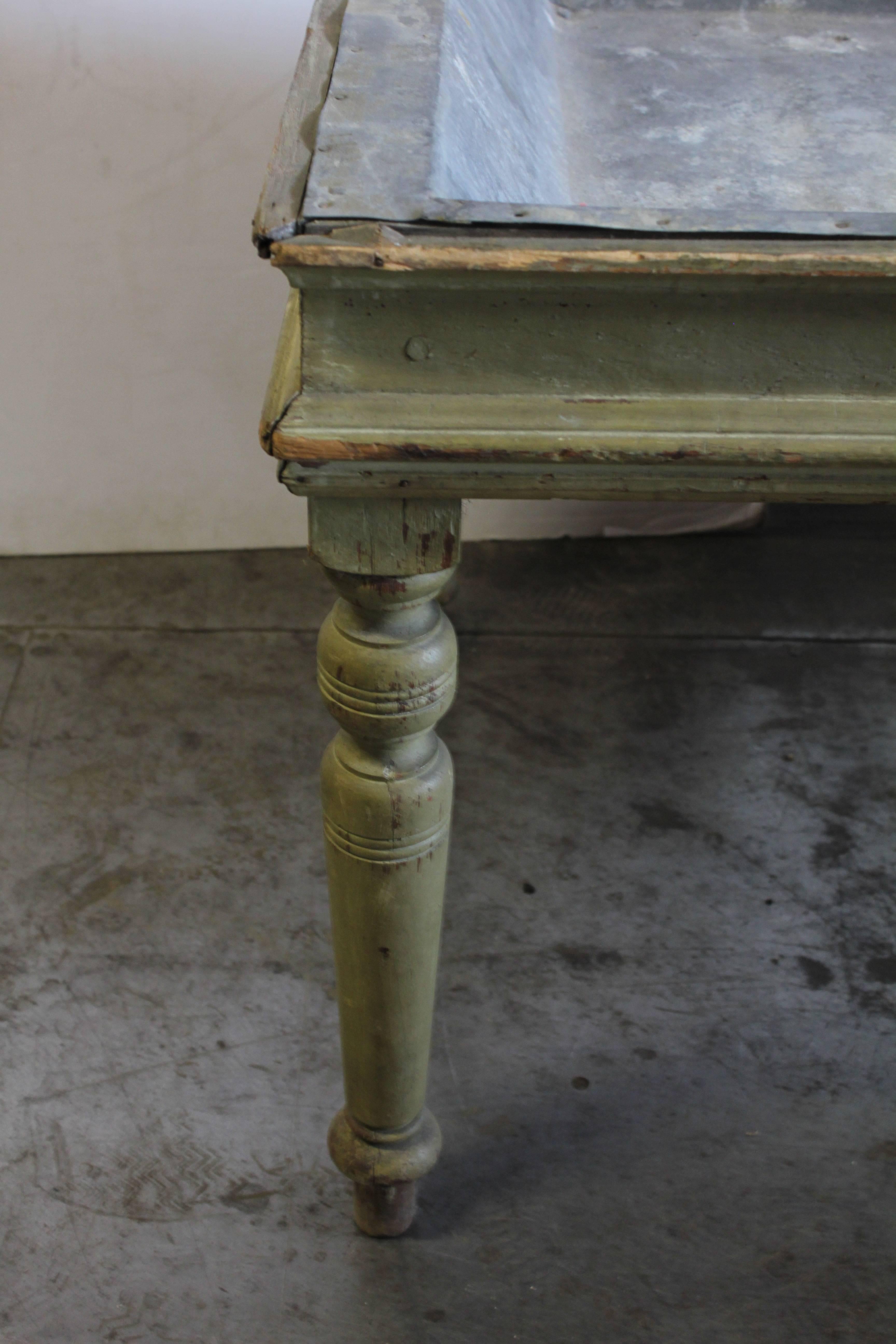 Antique American Zinc Top Farm Table  In Good Condition For Sale In Chicago, IL