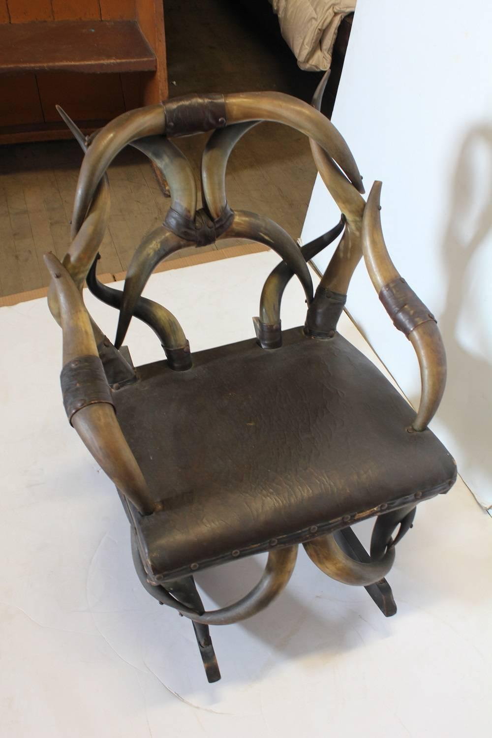 Antique Horn And Leather Rocking Chair In Good Condition For Sale In Chicago, IL