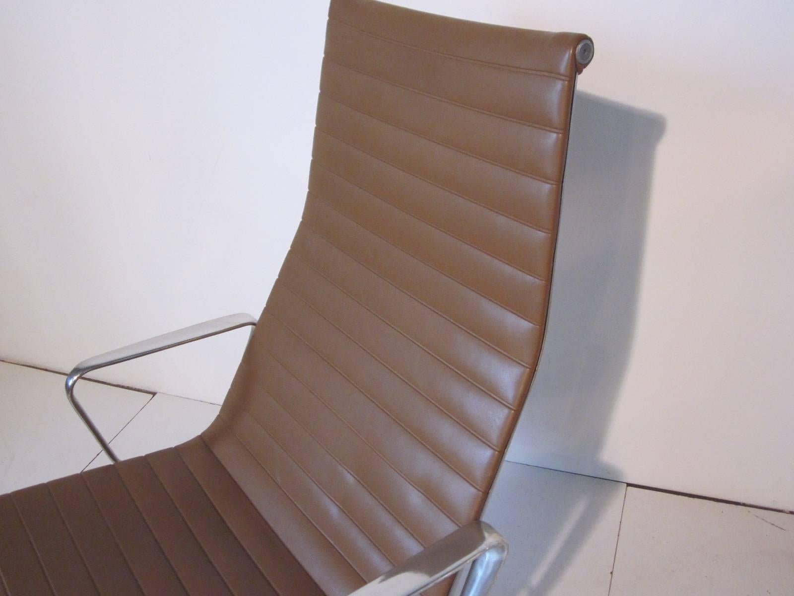 20th Century Eames Aluminum Group Lounge Chair for Herman Miller