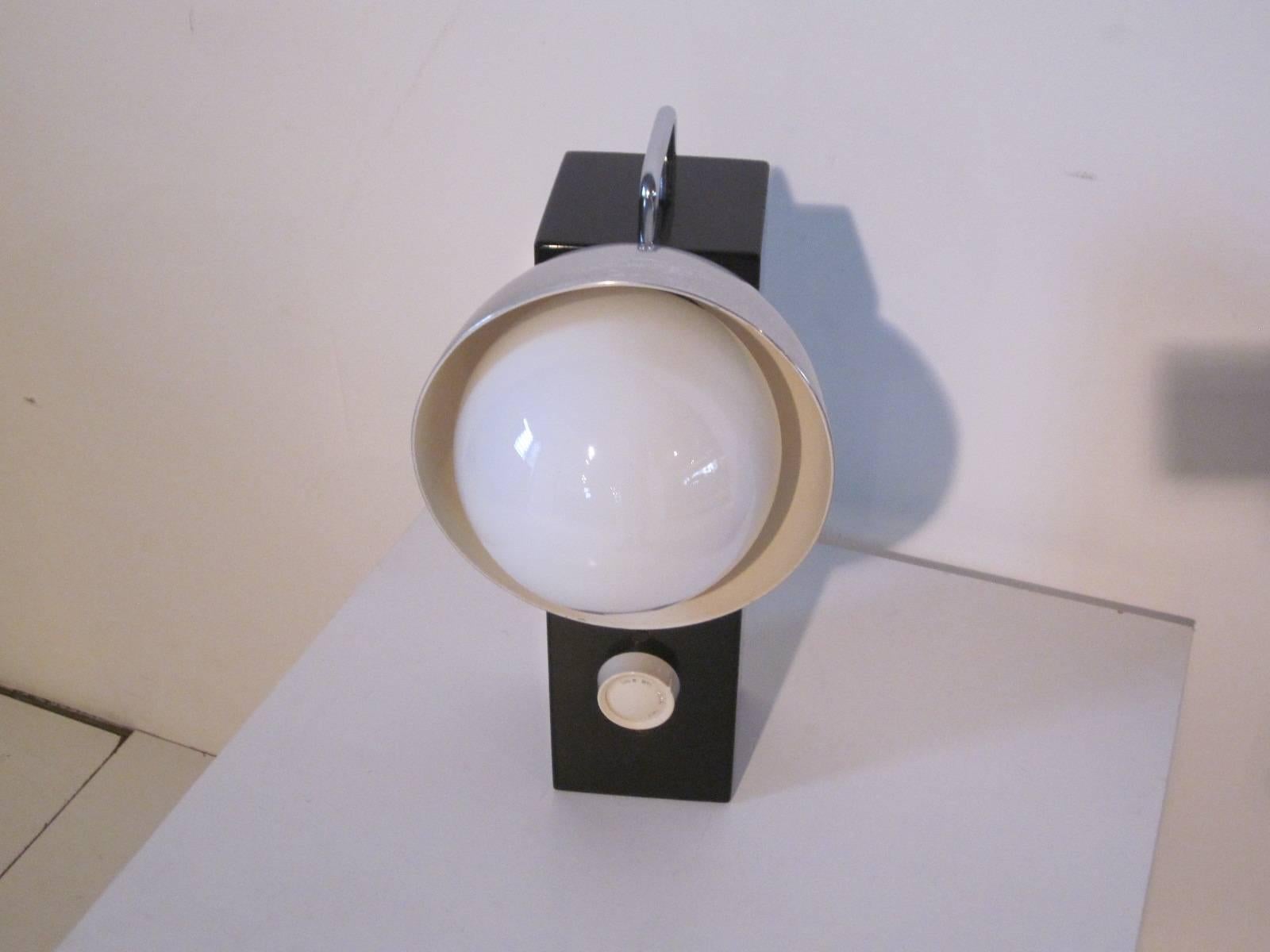 1970er Modern Eye Ball Tisch-/Schreibtischlampe (Unbekannt) im Angebot
