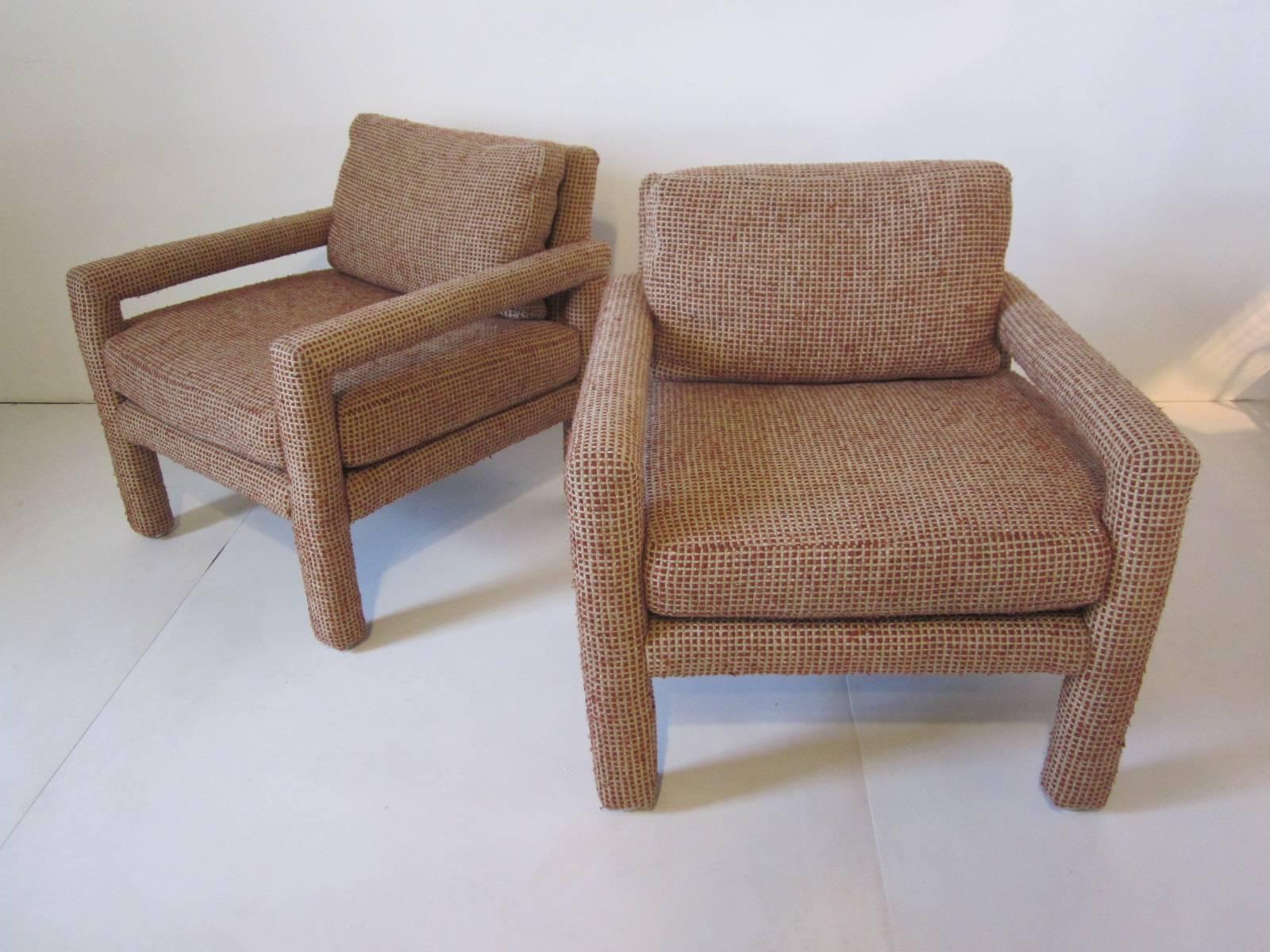 A pair of upholstered Parson styled club chairs in a natural woven raw cotton fiber with small checked patterns in a cream and clay color, manufactured by the Drexel Heritage Furniture company.