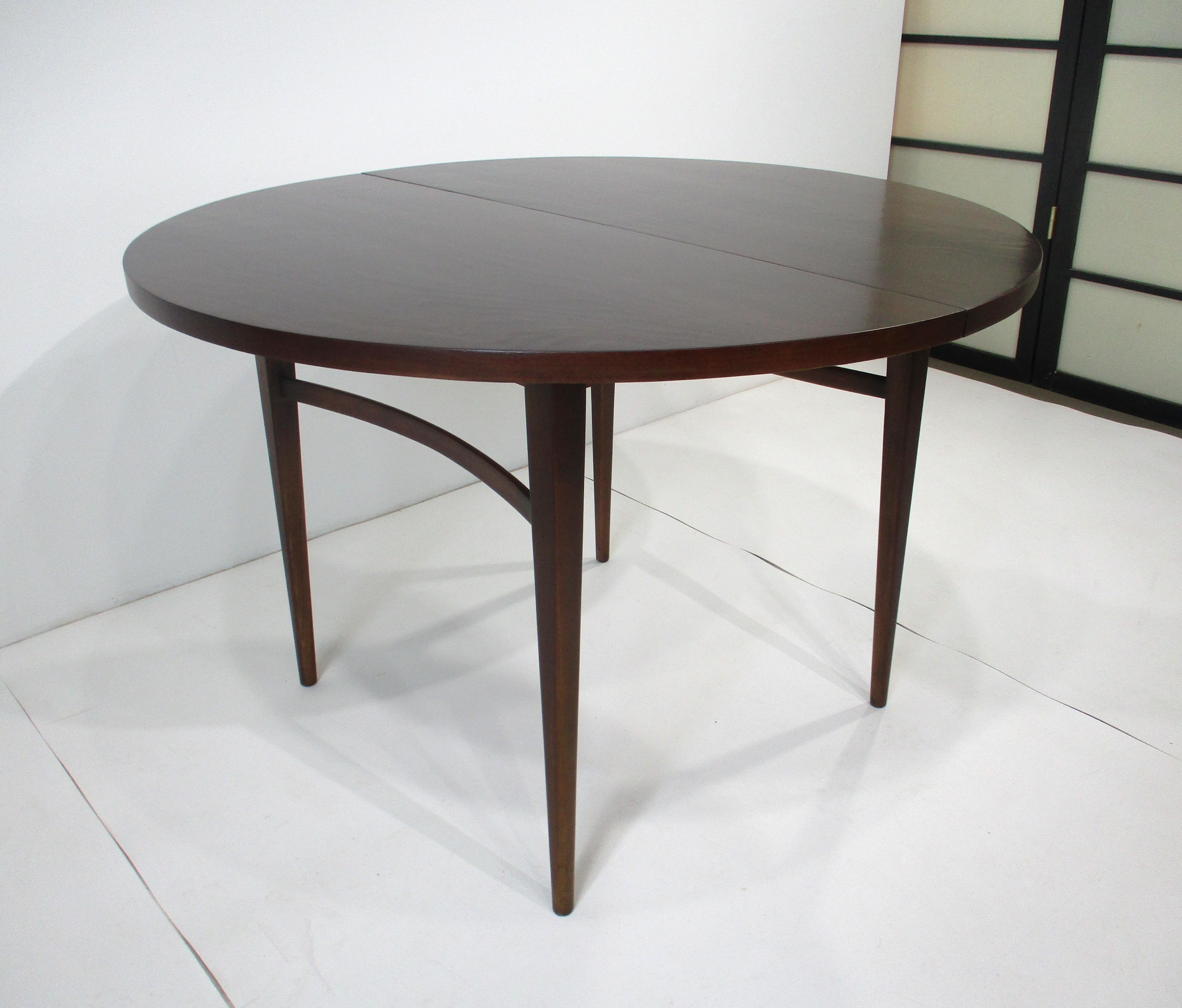 Mid-Century Modern Paul McCobb Dining Table from the Perimeter Group Collection For Sale