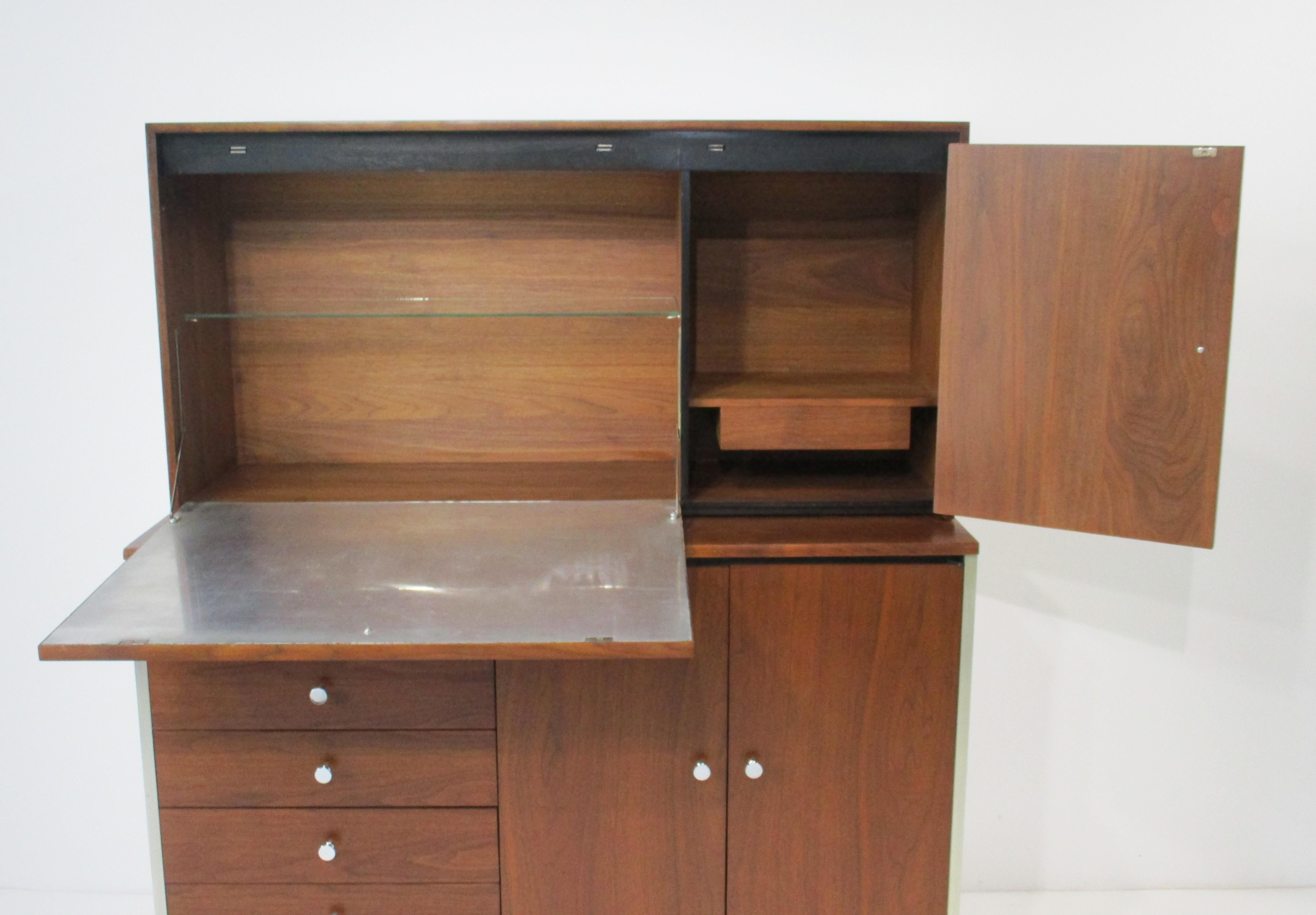 Rare Paul McCobb 2pc. Bar Cabinet by H. Saks & Sons Connoisseur Collection In Good Condition For Sale In Cincinnati, OH
