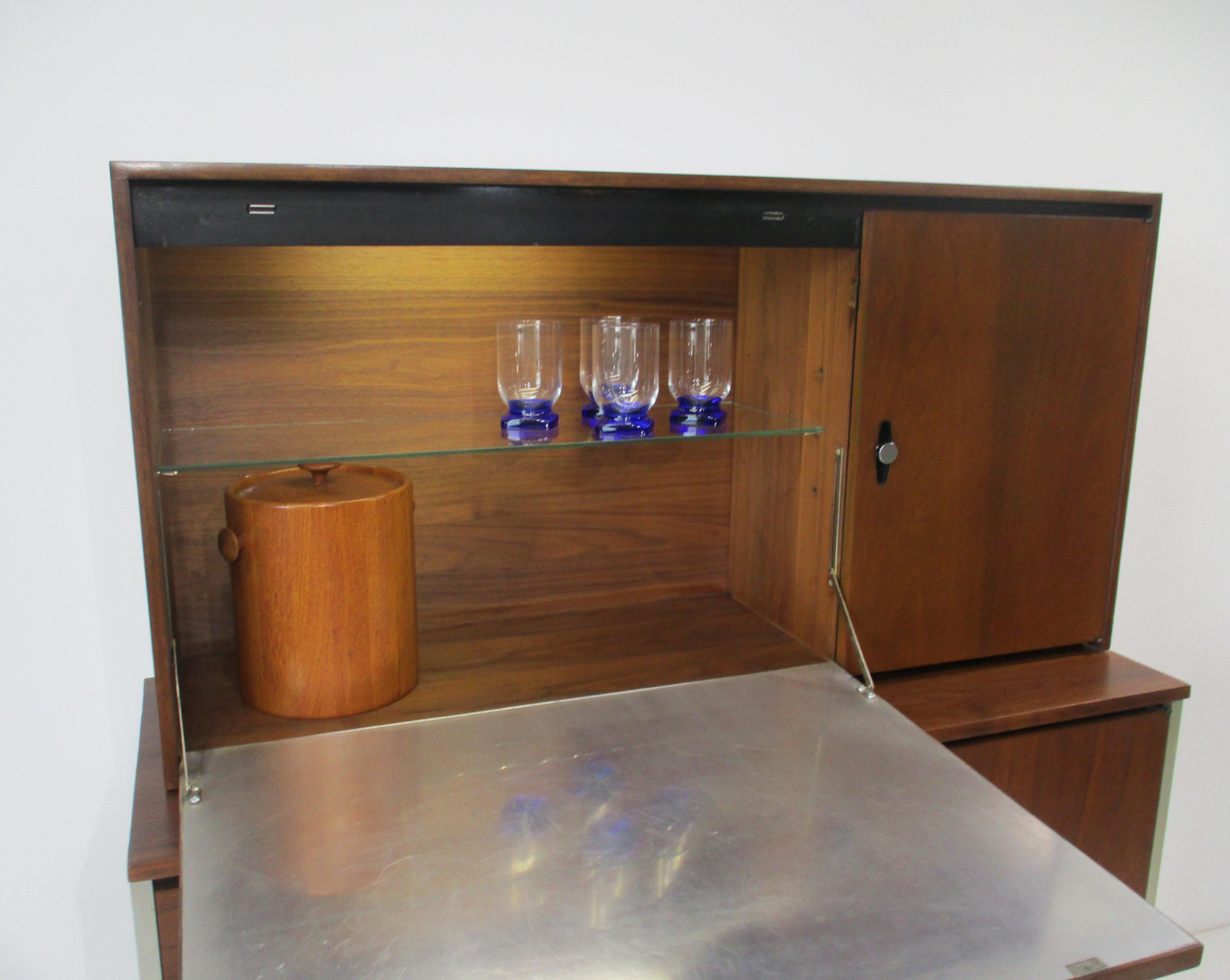 Rare Paul McCobb 2pc. Bar Cabinet by H. Saks & Sons Connoisseur Collection For Sale 10