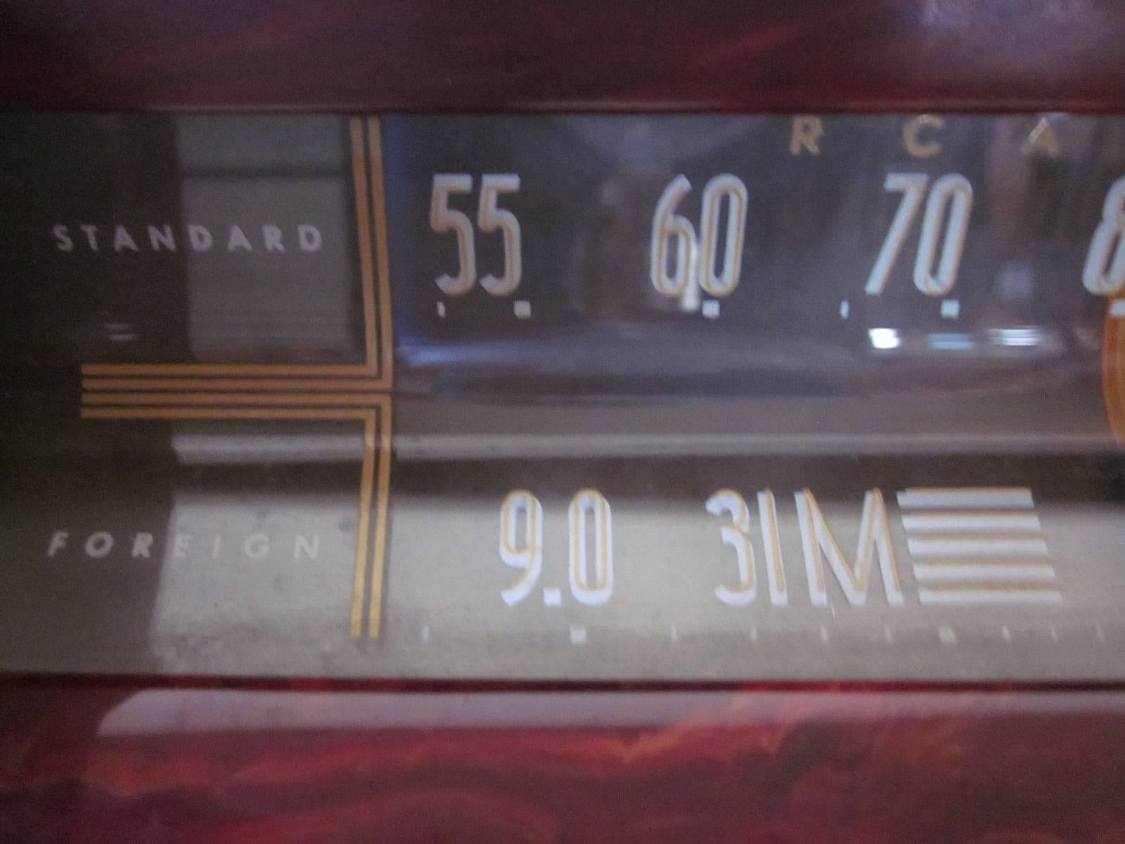 RCA Marbleized Catalin Radio Model 66X8 In Excellent Condition In Cincinnati, OH