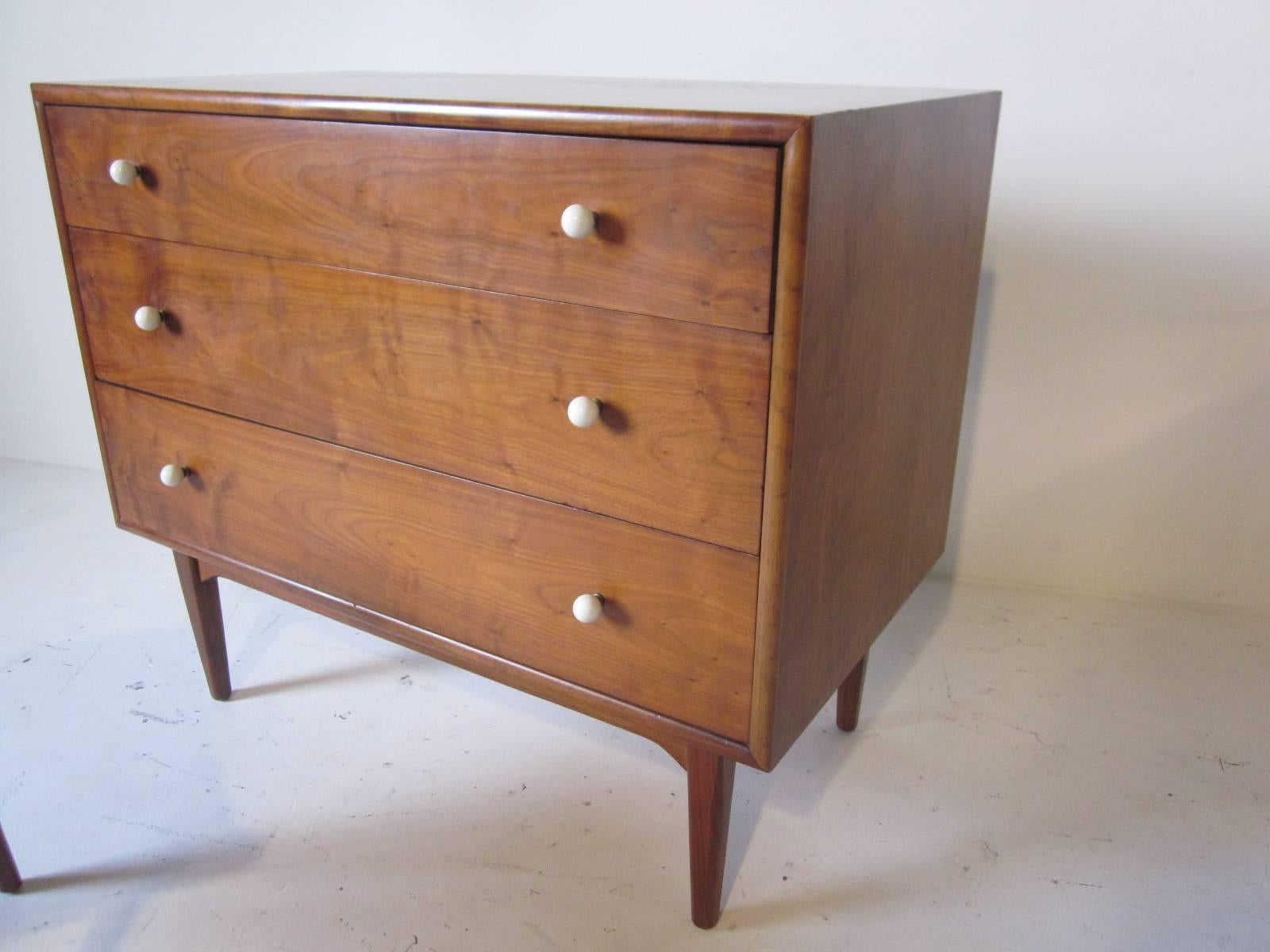 Kip Stewart and Stewart MacDougall Hidden Vanity Chest with Stool for Drexel In Good Condition In Cincinnati, OH