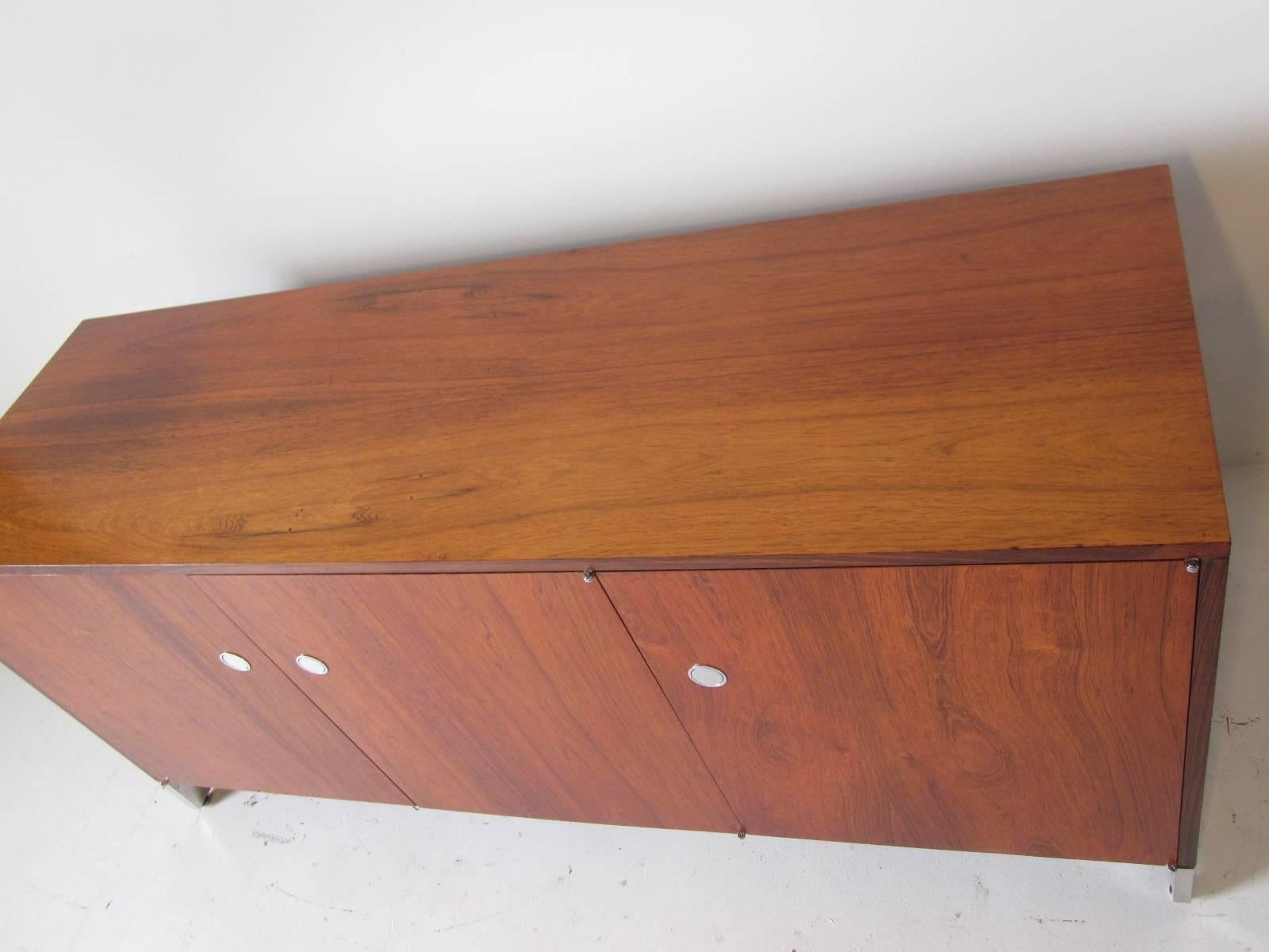 Roger Spunger Styled Rosewood Mid-Century Credenza In Excellent Condition In Cincinnati, OH