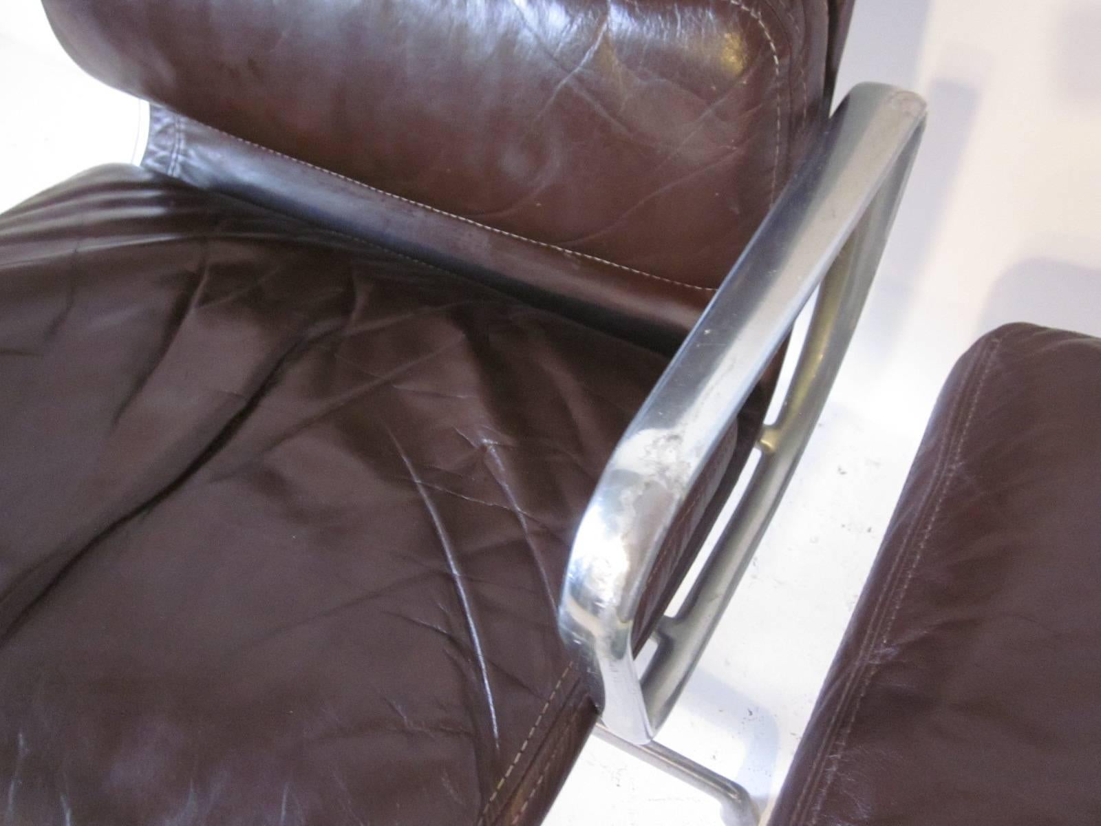 Eames Soft Pad Aluminium Group Chair with Ottoman 2