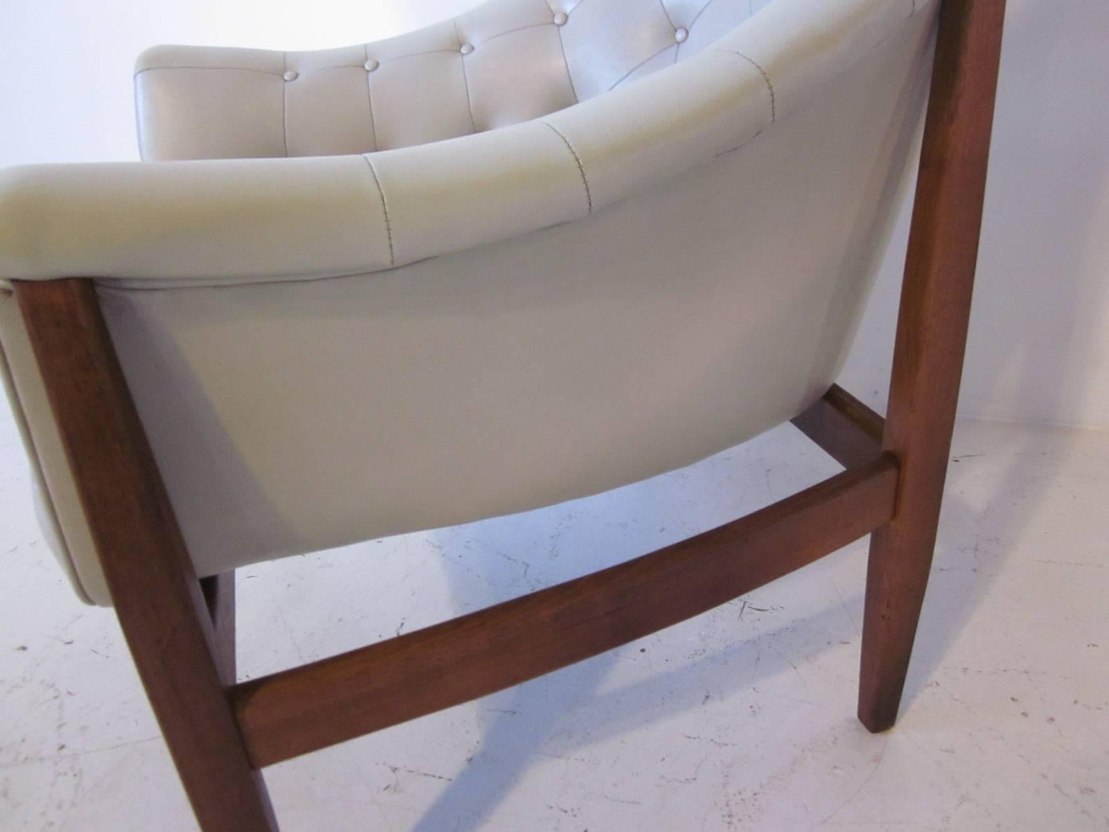 Milo Baughman Tufted Lounge Chair In Good Condition In Cincinnati, OH