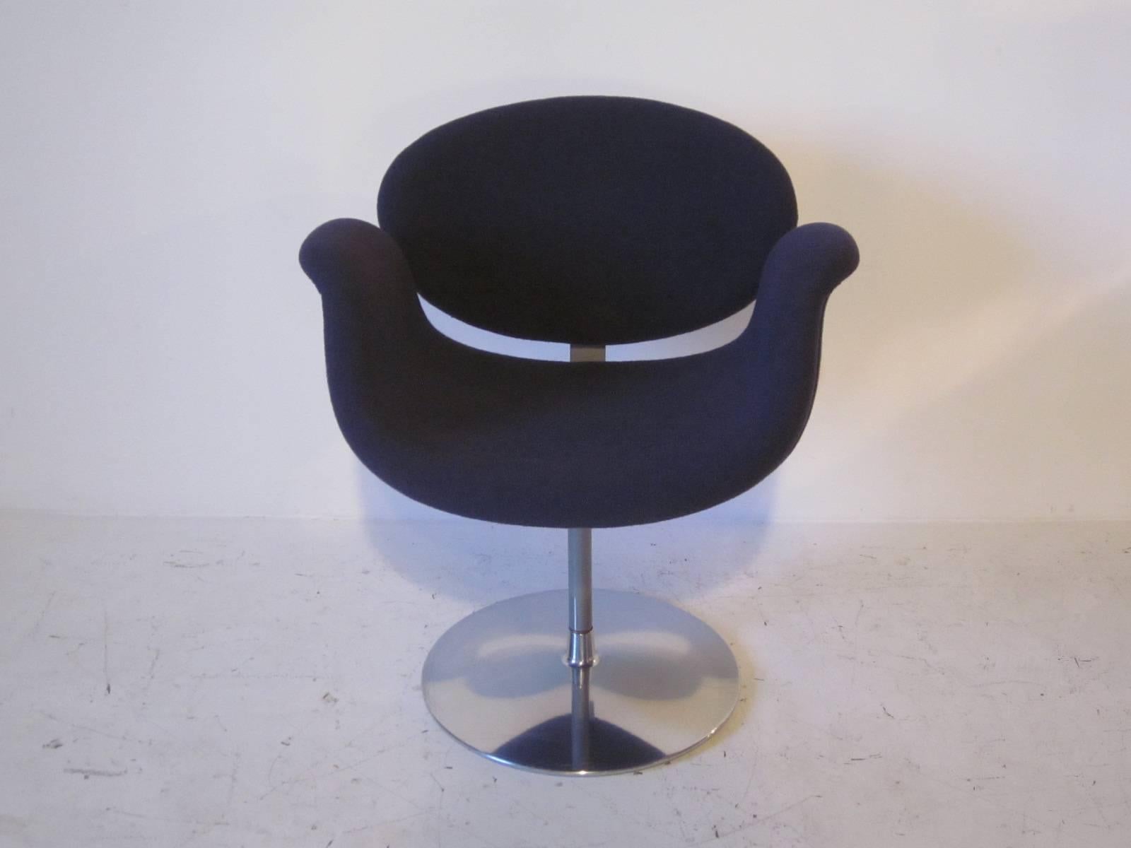 A sculptural Op Art Pierre Paulin tulip armchair in a gray blue contract fabric with swiveling chromed aluminum base and painted stem. Known for his work on ergonomics and design made this chair comfortable chair eye candy. Manufactured by Artifort