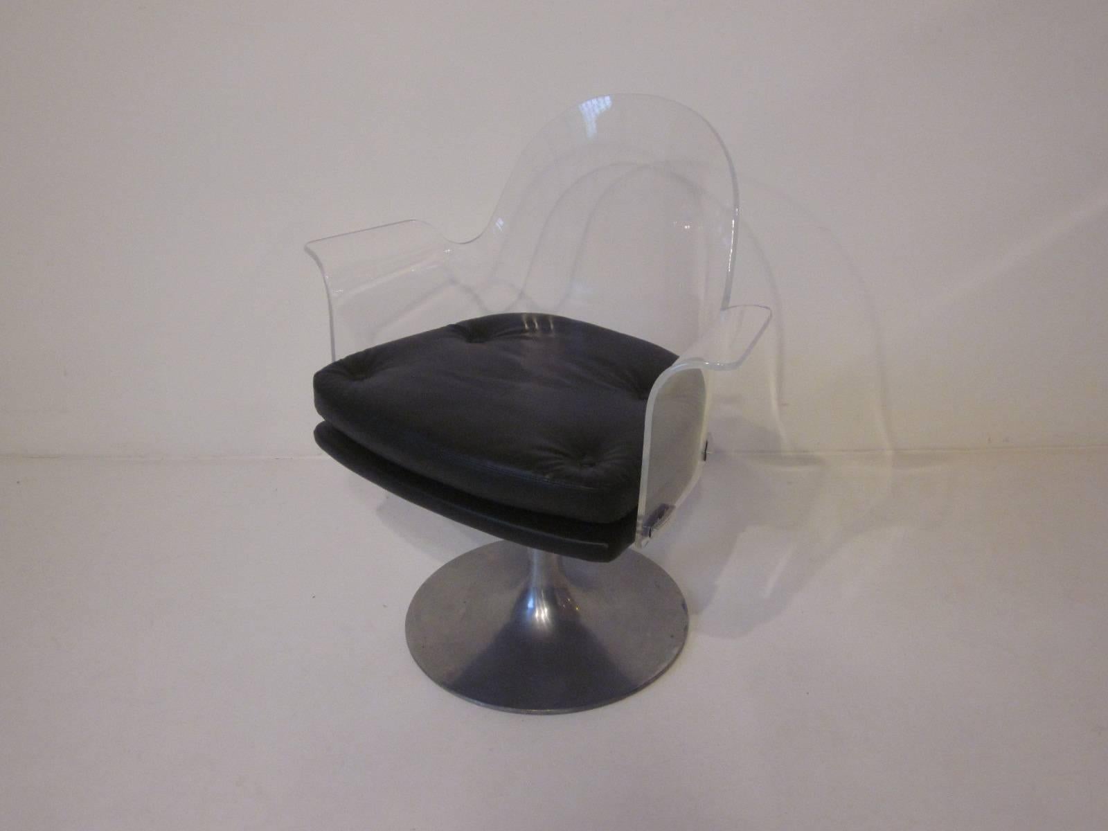 American Tulip Based Lucite Upholstered Swiveling Armchair in the style of Laverne 