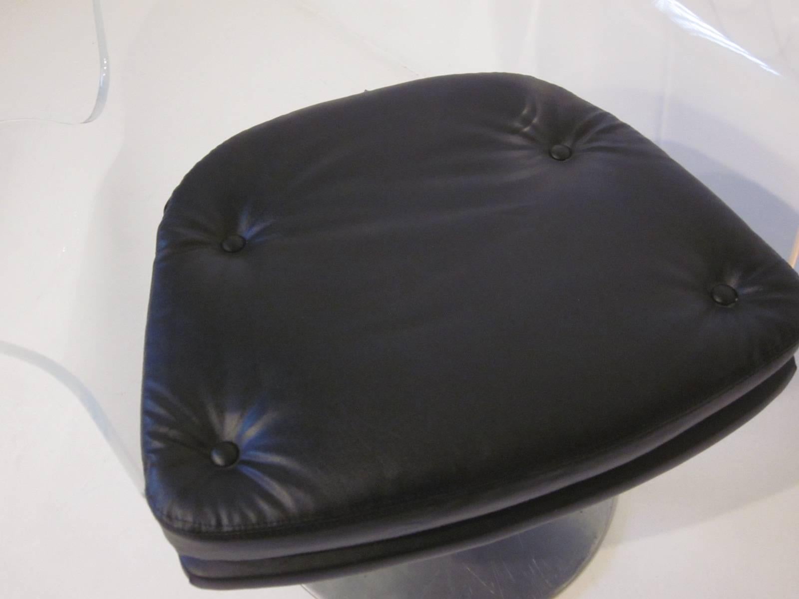 20th Century Tulip Based Lucite Upholstered Swiveling Armchair in the style of Laverne 