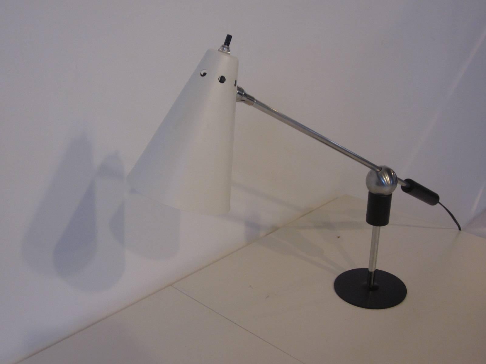 Heifetz Tisch- oder Schreibtischlampe von Gilbert Waltrous (amerikanisch) im Angebot