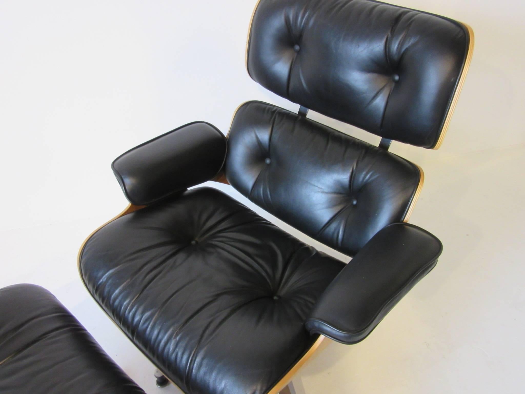 Mid-Century Modern Eames 670 Lounge Chair and Ottoman for Herman Miller
