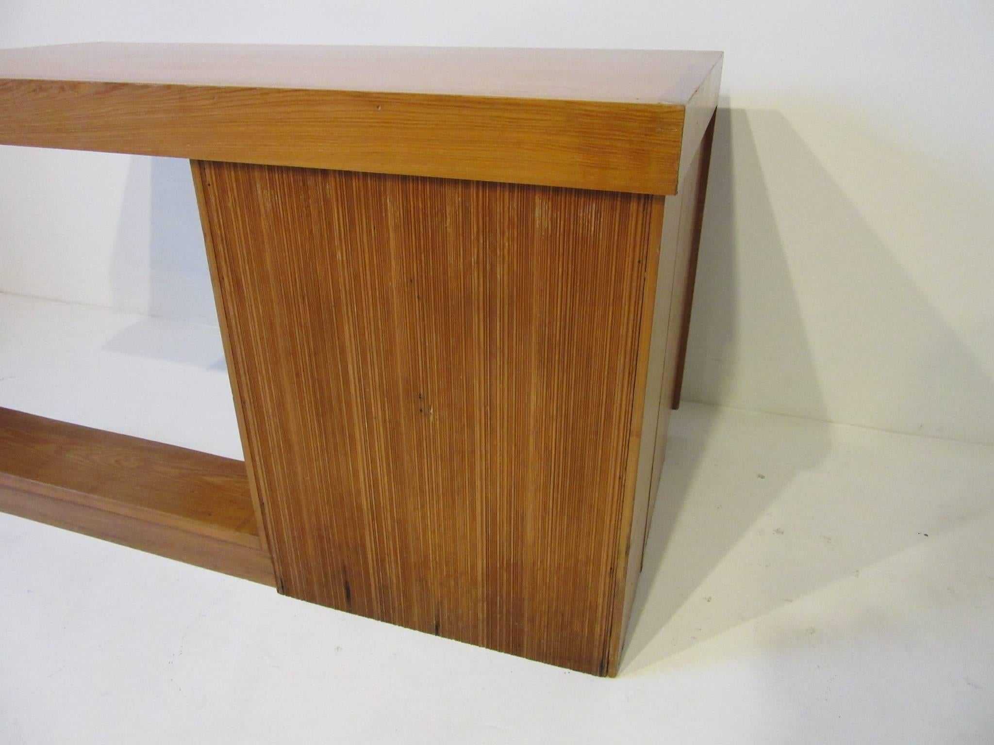 Important Frank Lloyd Wright Usonian Desk from the Levin House In Good Condition In Cincinnati, OH