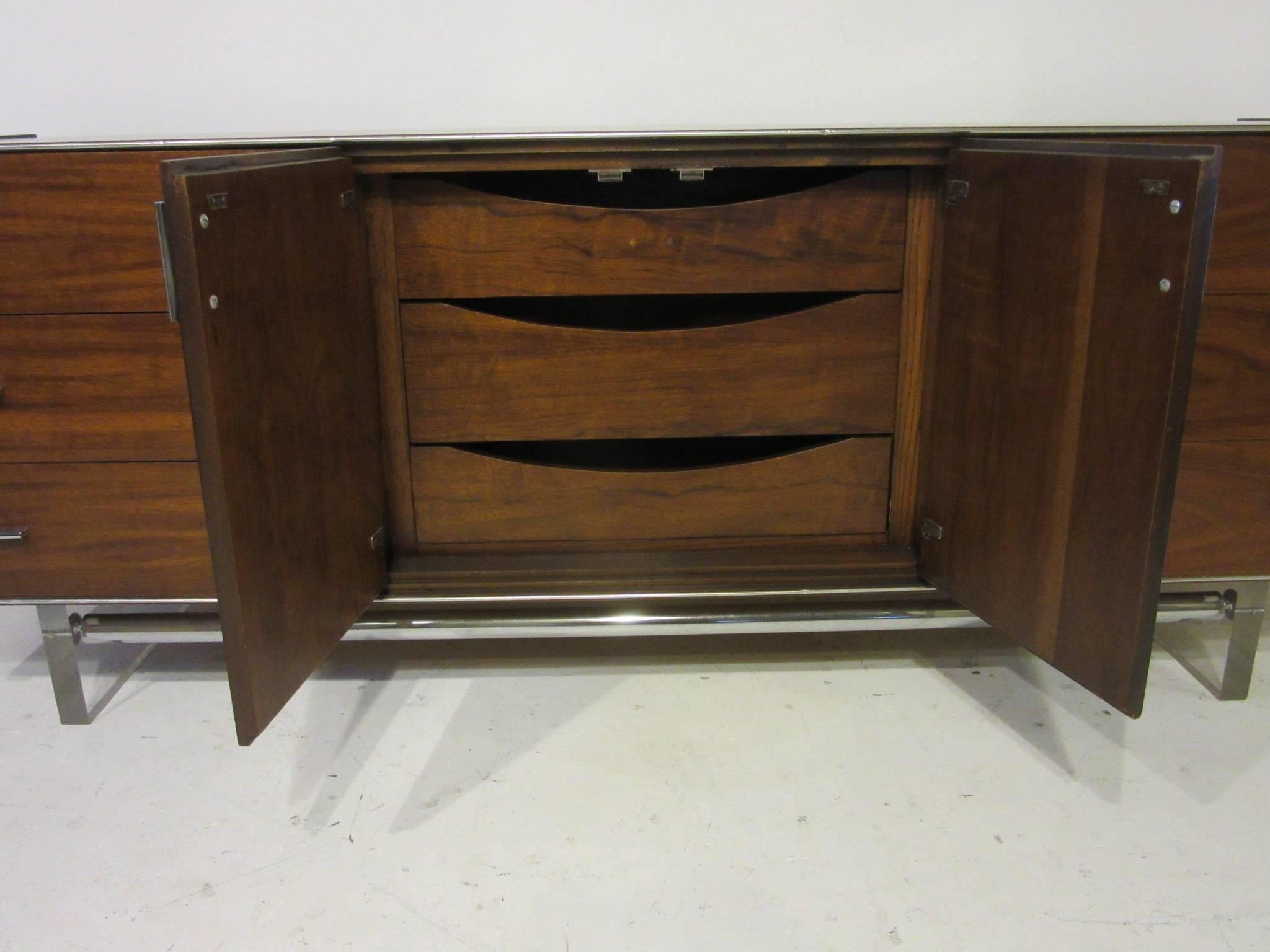 Rosewood and Lucite Dresser Chest In Good Condition In Cincinnati, OH