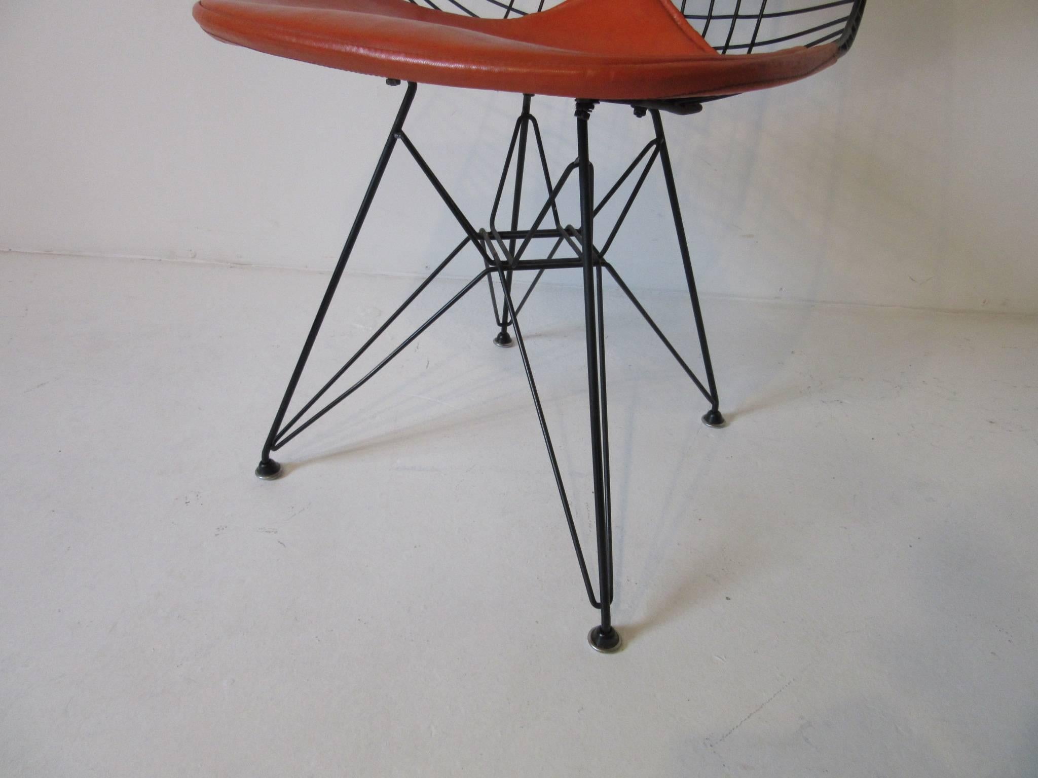 Eames Herman Miller Bikini Eiffel Tower Dining Chairs In Good Condition In Cincinnati, OH