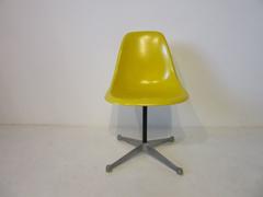 Eames Swivelling Aluminium Group Desk Chair
