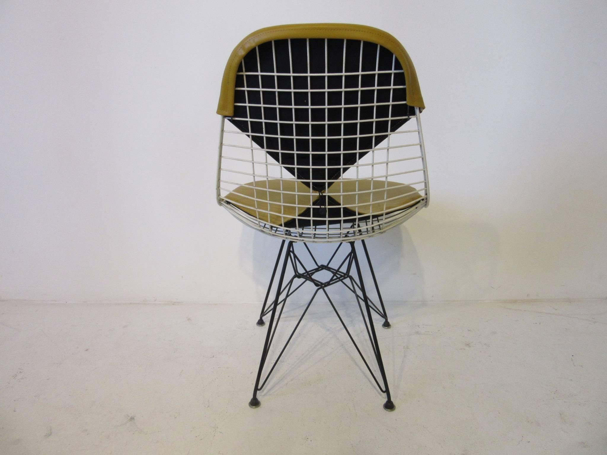 Eames Herman Miller Wire and Upholstered Eiffel Tower Dining Chairs In Good Condition In Cincinnati, OH