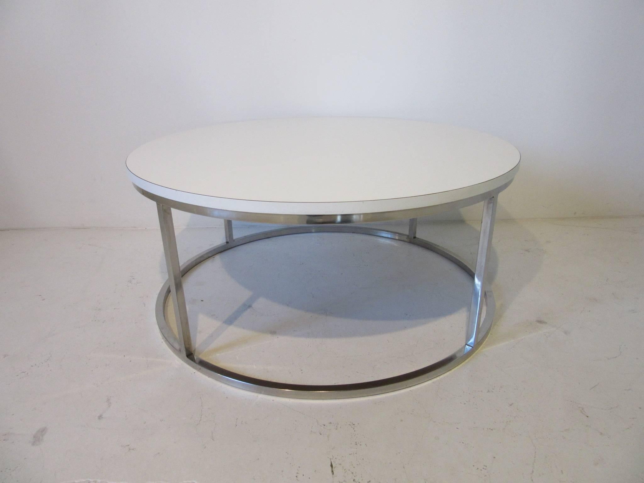 Milo Baughman Styled Round Chrome Coffee Table In Good Condition In Cincinnati, OH