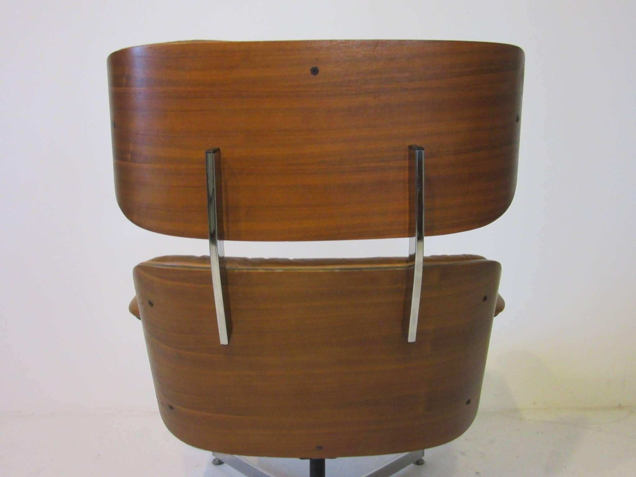 20th Century George Mulhauser for Plycraft Leather Lounge Chair in the Style of Eames