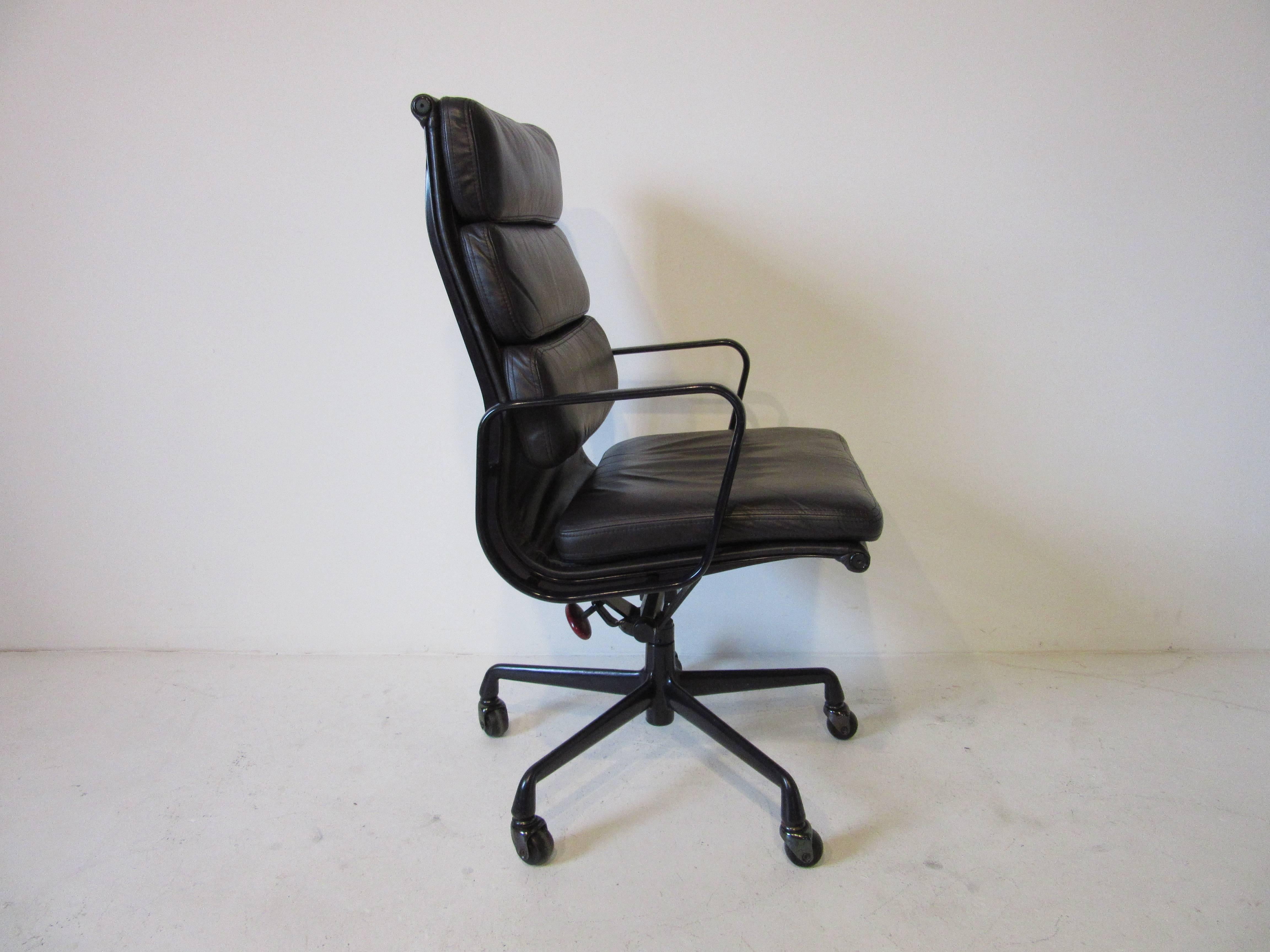 20th Century Eames Soft Pad Aluminium Group Executive Chair in Dark Eggplant by Herman Miller