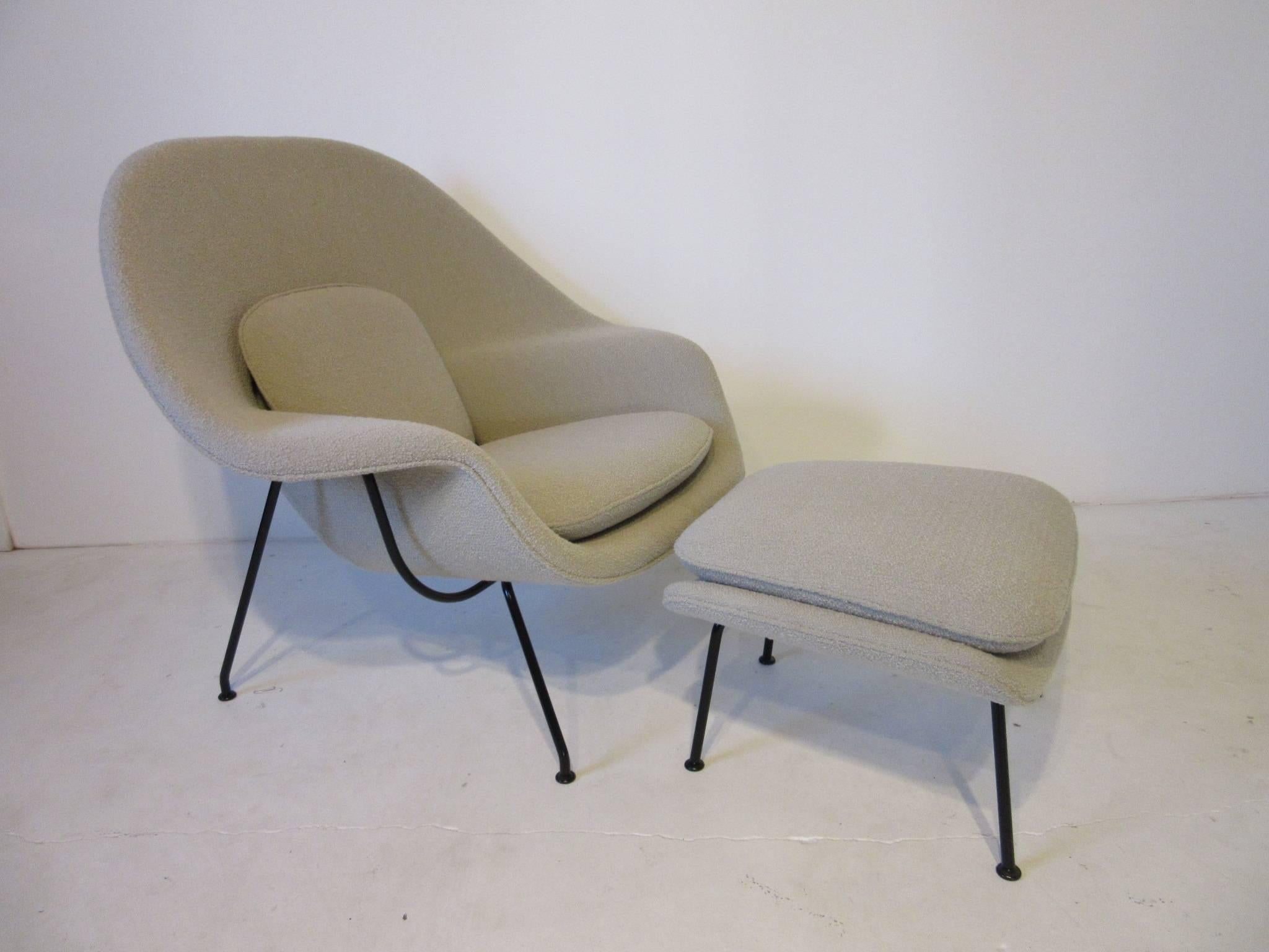 Eero Sarrinen Womb Chair and Ottoman by Knoll In Excellent Condition In Cincinnati, OH