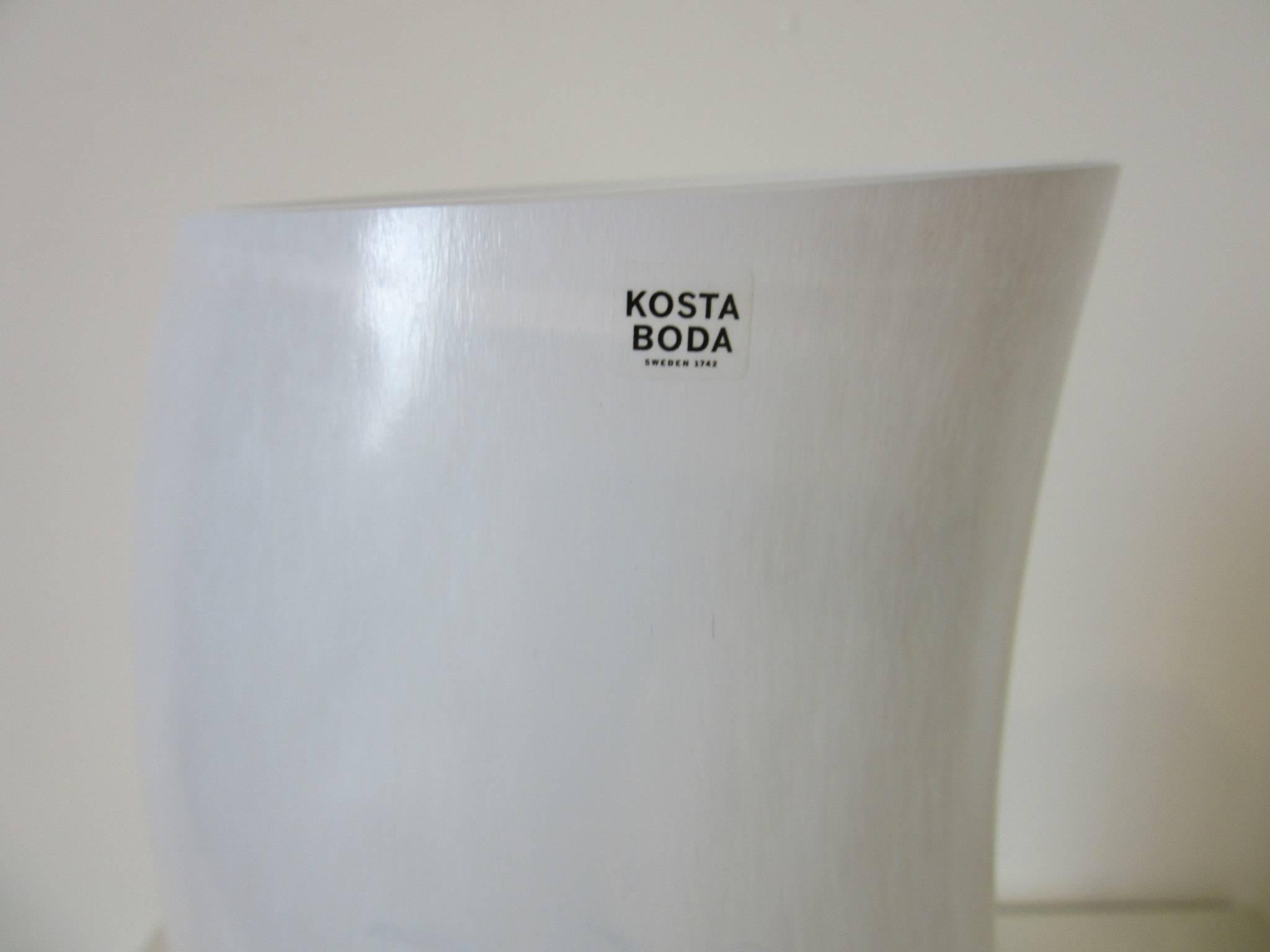 Grand vase suédois en verre Kjell Engman Kosta Boda Cat Walk Bon état - En vente à Cincinnati, OH