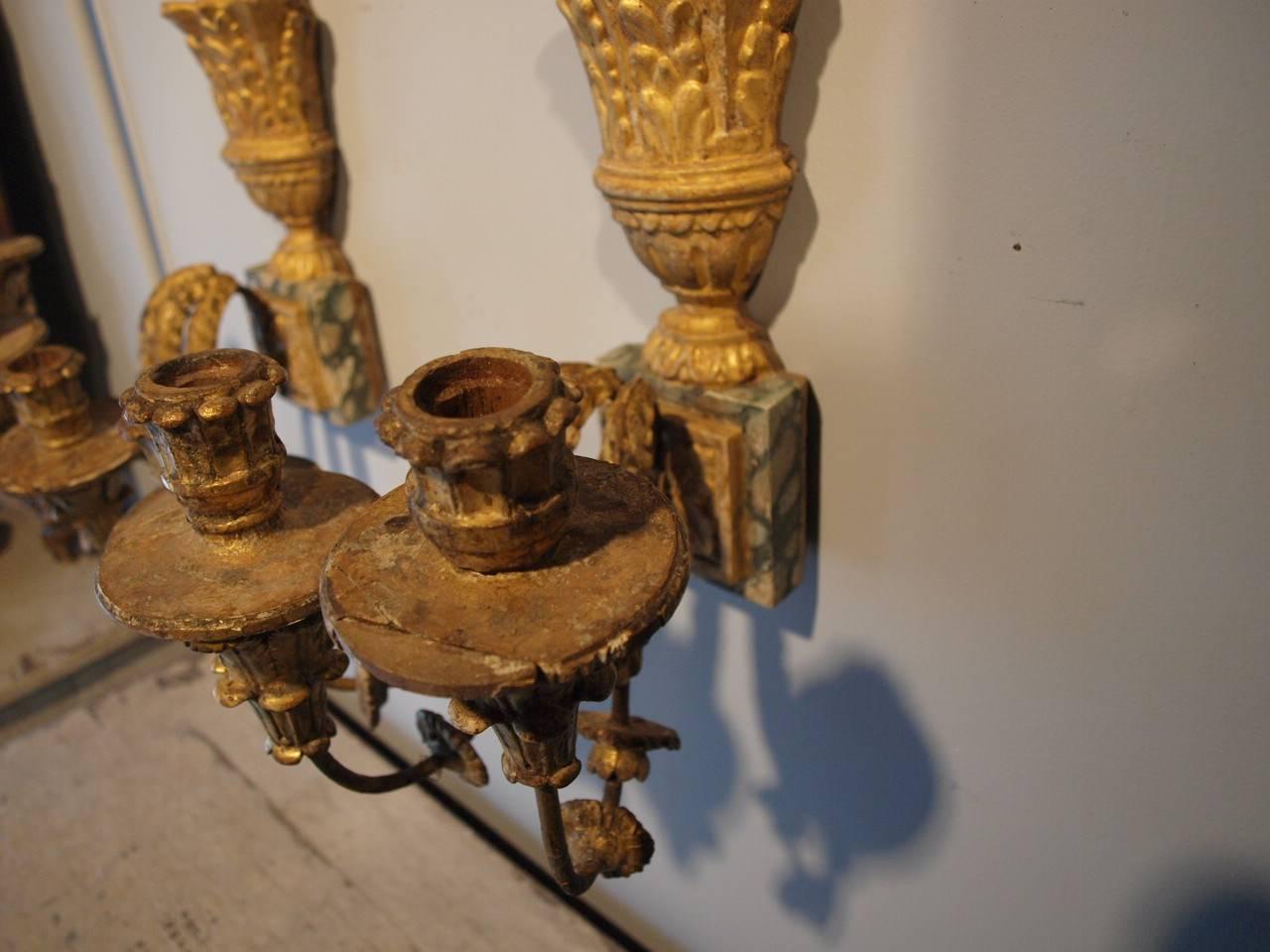 Pair of 18th Century Northern Italian Three-Arm Sconces, Appliques in Giltwood For Sale 1