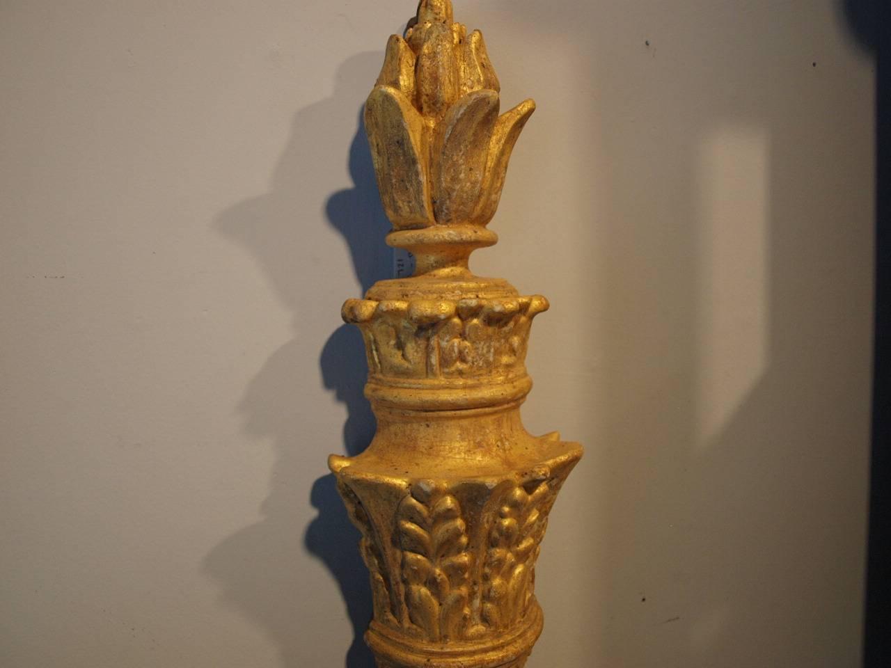 Paire d'appliques à trois bras en bois doré du XVIIIe siècle d'Italie du Nord, appliques en vente 2