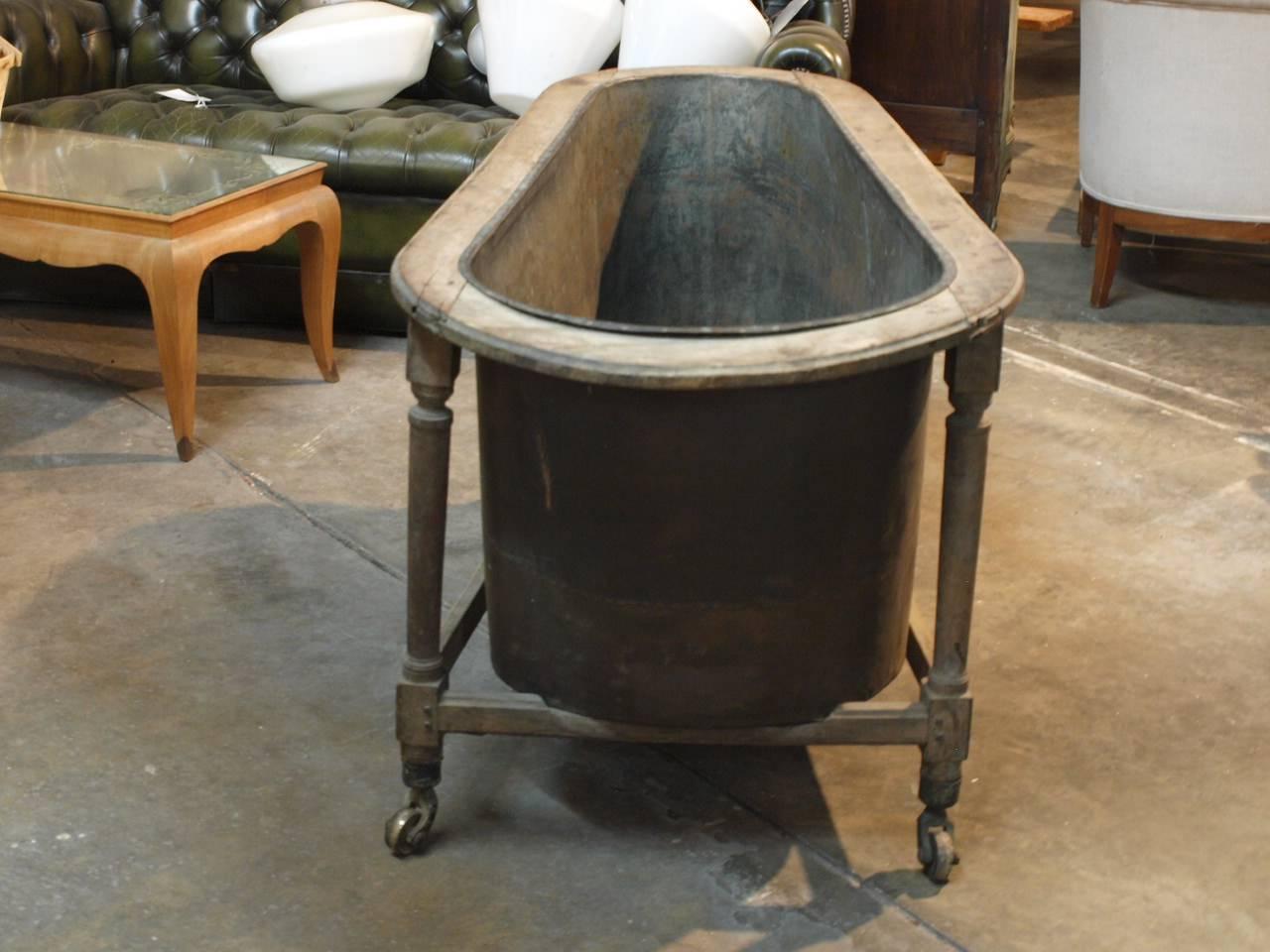 French Early 19th Century Copper Bathtub in Rolling Walnut Frame 1
