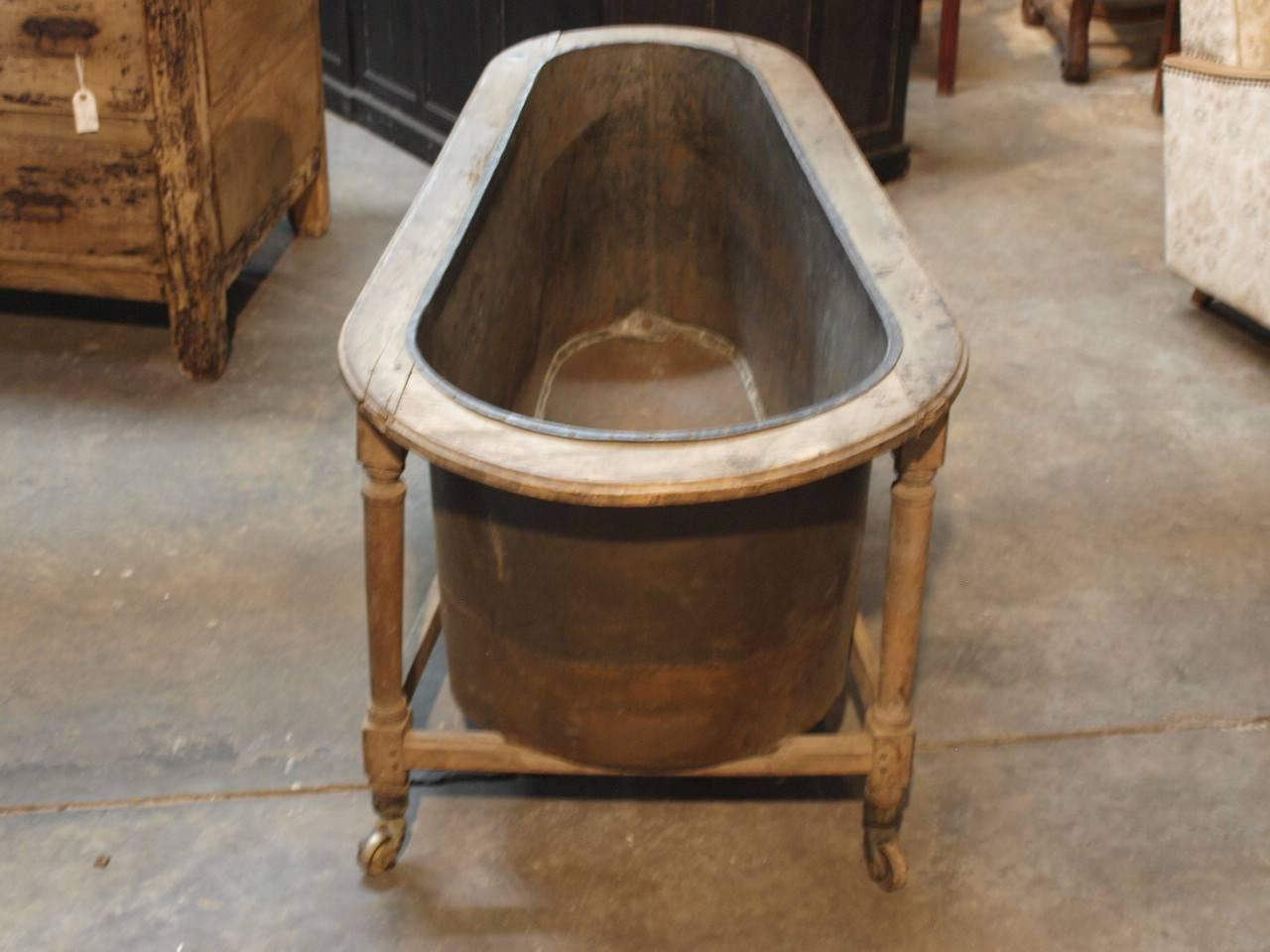 French Early 19th Century Copper Bathtub in Rolling Walnut Frame 2